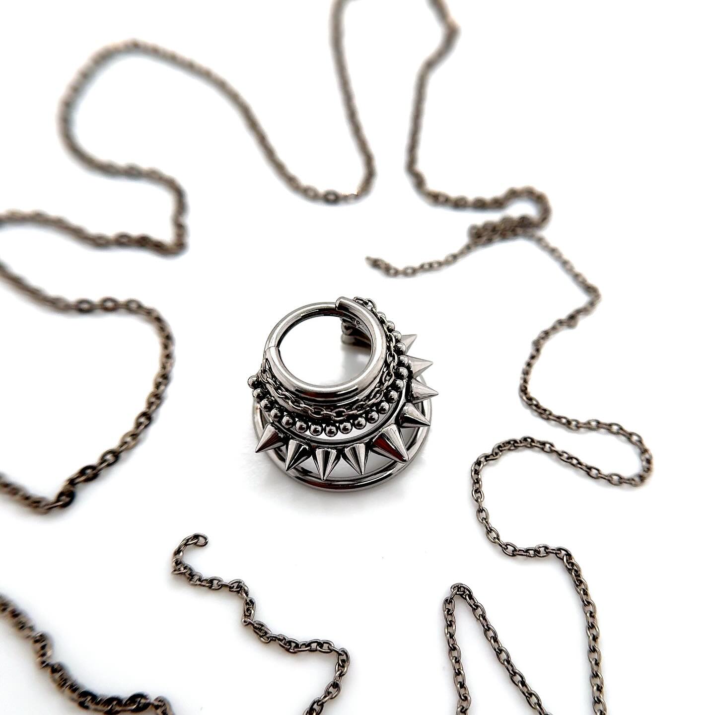 We call this clicker the Ultimate Clicker because it contains a bit of all of our styles: chains, spikes, and stacks and makes for a very cool and bold look. #zadamerjewelry #septumstacking #septum #septumpiercing #septumjewelry #piercing #bodypiercing #titanium #titaniumbodyjewelry #highqualitybodyjewelry #safepiercing #appmember #girlswithpiercings #guyswithpiercings