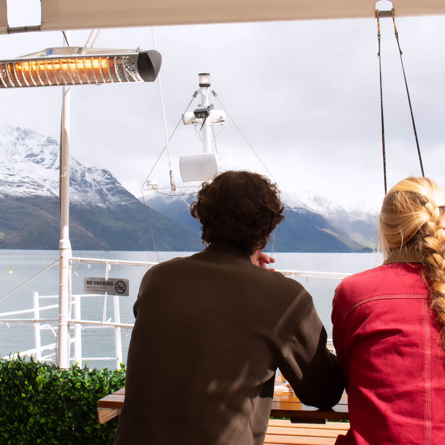 Cecil & Walter looking fresh in their spring whites 🏔
Come join us for the best views in town 👌