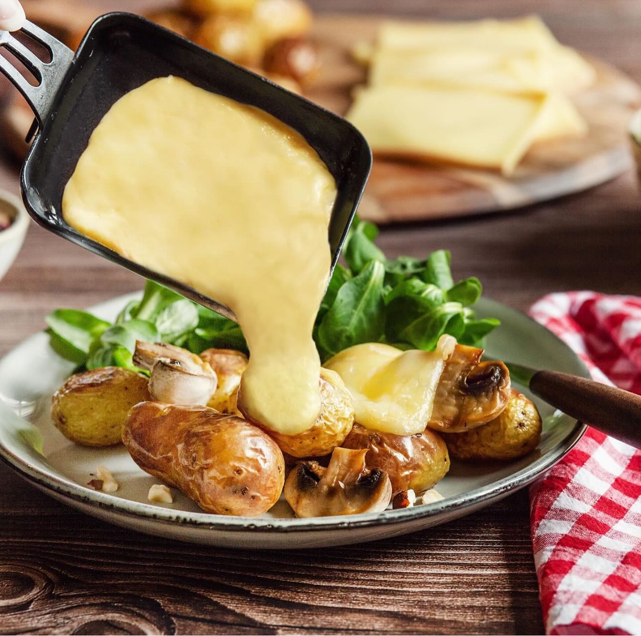 Ce soir au café du commerce, soirée raclette !!!
Sur réservation au 0955816141.
Vendredi : 7h30 / 14h00 - 17h30 / 22h00