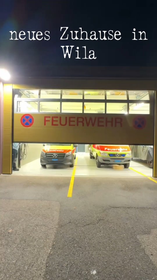 🚒👨🏻🚒 Endlich angekommen!
Unsere Feuerwehr hat in Wila ein neues Zuhause – hell, modern und mit richtig viel Platz. Wir durften im bestehenden Gebäude neue, renovierte Räumlichkeiten beziehen
Ein riesiges Danke an die Gemeinde Wila für die Unterstützung! 🙌
.
.
.
.
#turbenthal #wila #wildberg #tösstal #feuerwehr #blaulicht #118 #swissfirefighter #hobby #depot #feuerwache #renovation #Feuerwehrleben #Teamwork #NeuesDepot #Gemeinde