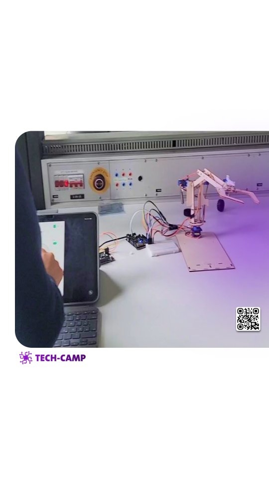 Faszinierende Einblicke in die Welt der Robotik! 🤖
Unsere Jugendlichen entwickeln, programmieren und testen ihren Roboterarm, der präzise Bewegungen wie in der echten Industrie ausführt.
🔧Hier trifft Kreativität auf Technik und durch Teamarbeit, Kommunikation und Problemlösung entstehen echte Zukunftskompetenzen!
#MINT #Robotik #FutureSkills #Berufsorientierung #Innovation #Technikbegeistert #Programmierenlernen #Automation #Jugendforscht #SmartFactory