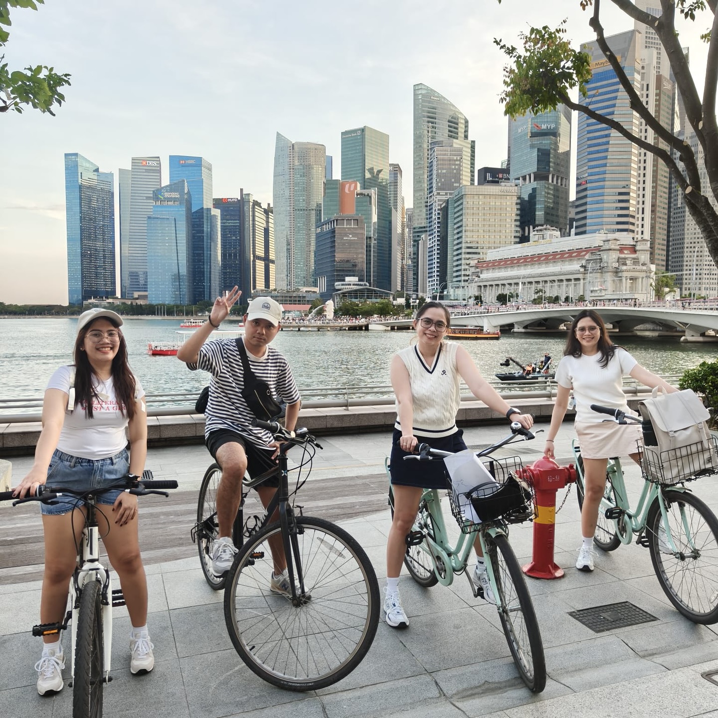 No better way to explore Marina Bay than riding a bike. @cityscootsingapore offers bike rental for to explore on your own or join our free bike tour and pay-as-you-wish to the tour guide after tour. #biketour #freetour #bikerental #singapore #exploresingapore #visitsingapore #marinabay #cityscoot