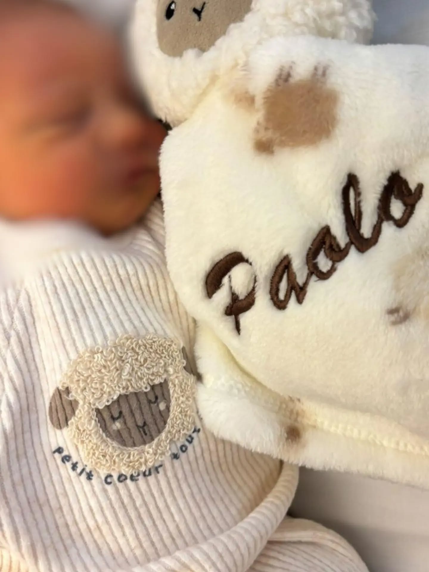 Bienvenue au monde petit Paolo on t’a tellement attendue avec tes parents on parlé deja de toi avant que tu ne viennes t'installer dans son ventre
Je te souhaites une belle vie remplie d’amour 🤎
✨🌟 et comme Chaque semaine, tentez de remporter un bon d’achat de 20€!
C’est simple: laissez votre trace avec un like et un commentaire sous nos 6 derniers posts.
Le tirage au sort sera effectué dans les commentaires.
Ne manquez pas cette chance de gagner! 🎁💖