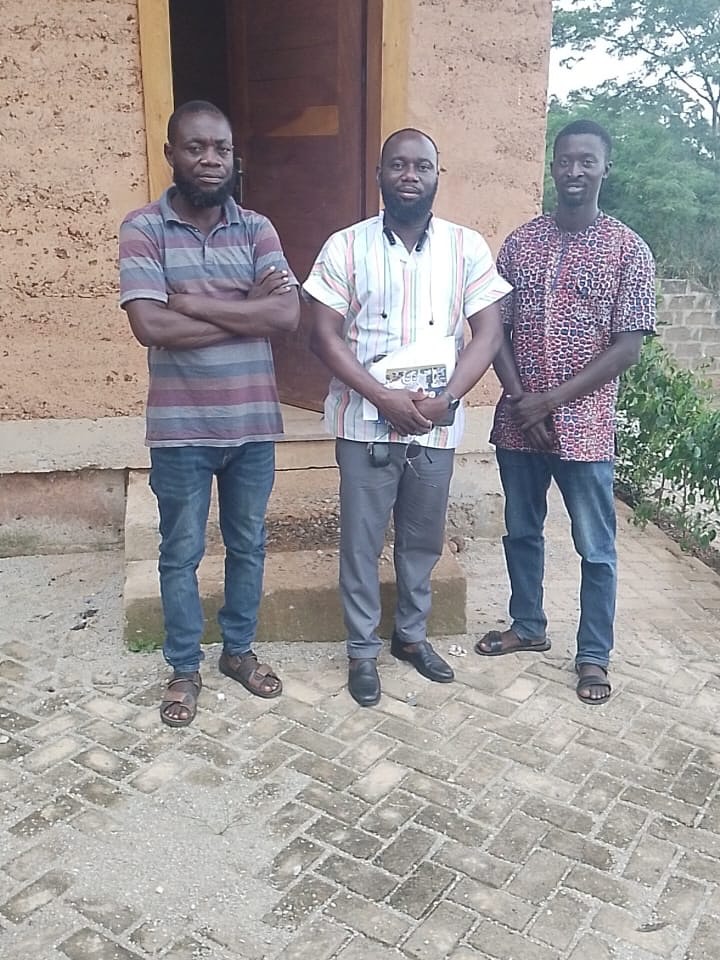 Socialmyndigheten har varit på plats i Bobikuma (BBK) för att se om vi uppfyller alla krav som finns för att driva förskola. Kravlistan va lång och vi har jobbat med den sedan vi kom hem från Ghana oktober 2024. Allt ser bra ut och vi har nu fått klartecken att dra igång förskolan i januari 2026 🎉
Our hero and project manager @rocksonben3 are handle the process perfect, Ben together with our team in Bobikuma(BBK) are working hard to get this done! Thanks for your patient and work through all this years
Nu blickar vi framåt för att stötta Leffe på gymnasiet och att starta förskolan i BBK city 🎉
Hoppas att ni hänger med på detta äventyr? 💫