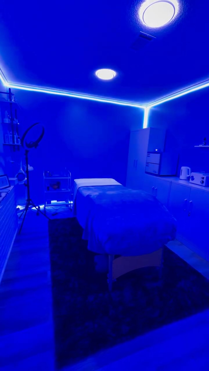 You’ve got the time ⏰ and the place 📍— now all that’s left is you ✨
Welcome to Luminance Beauty & Body, where self-care meets results. From glow-boosting facials to full-body treatments, every detail in this room is designed to help you relax, renew, and radiate confidence. 💆🏽♀️🌿
✨ Book your experience today and let your skin fall in love with the glow it deserves. Link in bio.
#LuminanceBeautyBody #atlesthetician #hydrafacial #atlantaspa #AtlantaEsthetician #RoswellSpa #GlowTherapy #SkinCareExperience #FacialStudio #RelaxAndGlow