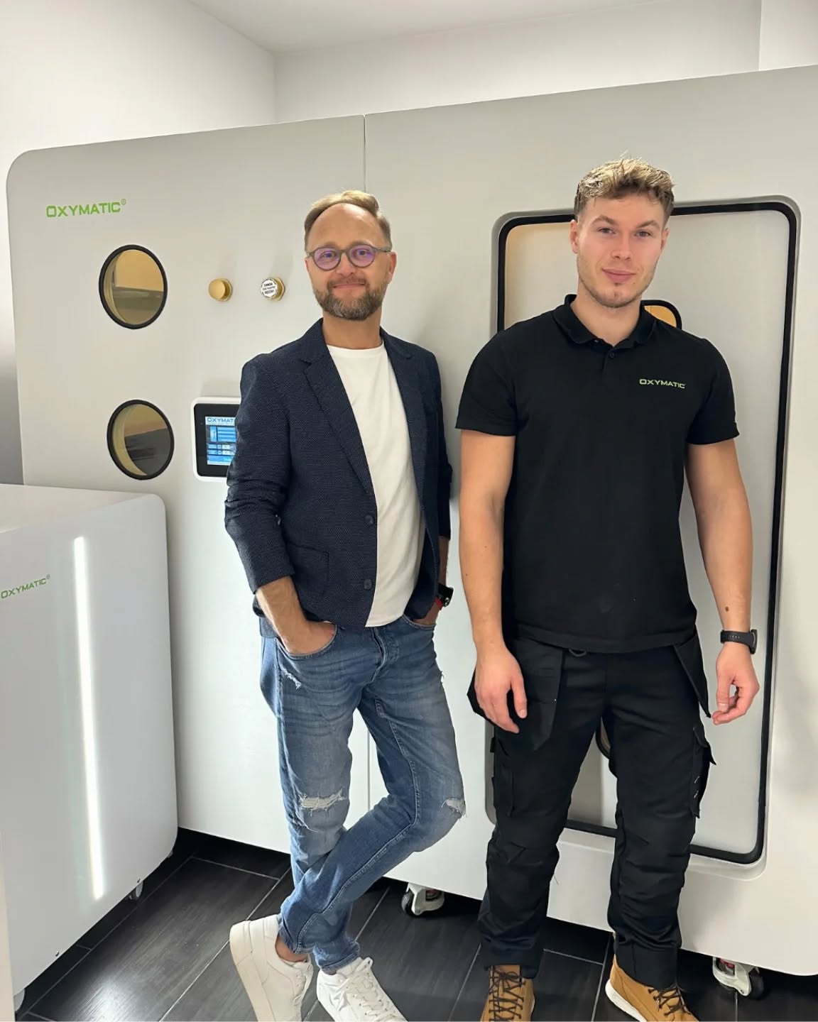 Kolejna komora modułowa - tym razem biały klasyczek - stanęła w klinice medycyny estetycznej @aquarius.medical w Warszawie.
Już teraz można umawiać się tam na sesje tlenoterapii w komorze hiperbarycznej, które regenerują cały organizm i dlatego świetnie sprawdzają się po zabiegach medycyny estetycznej.