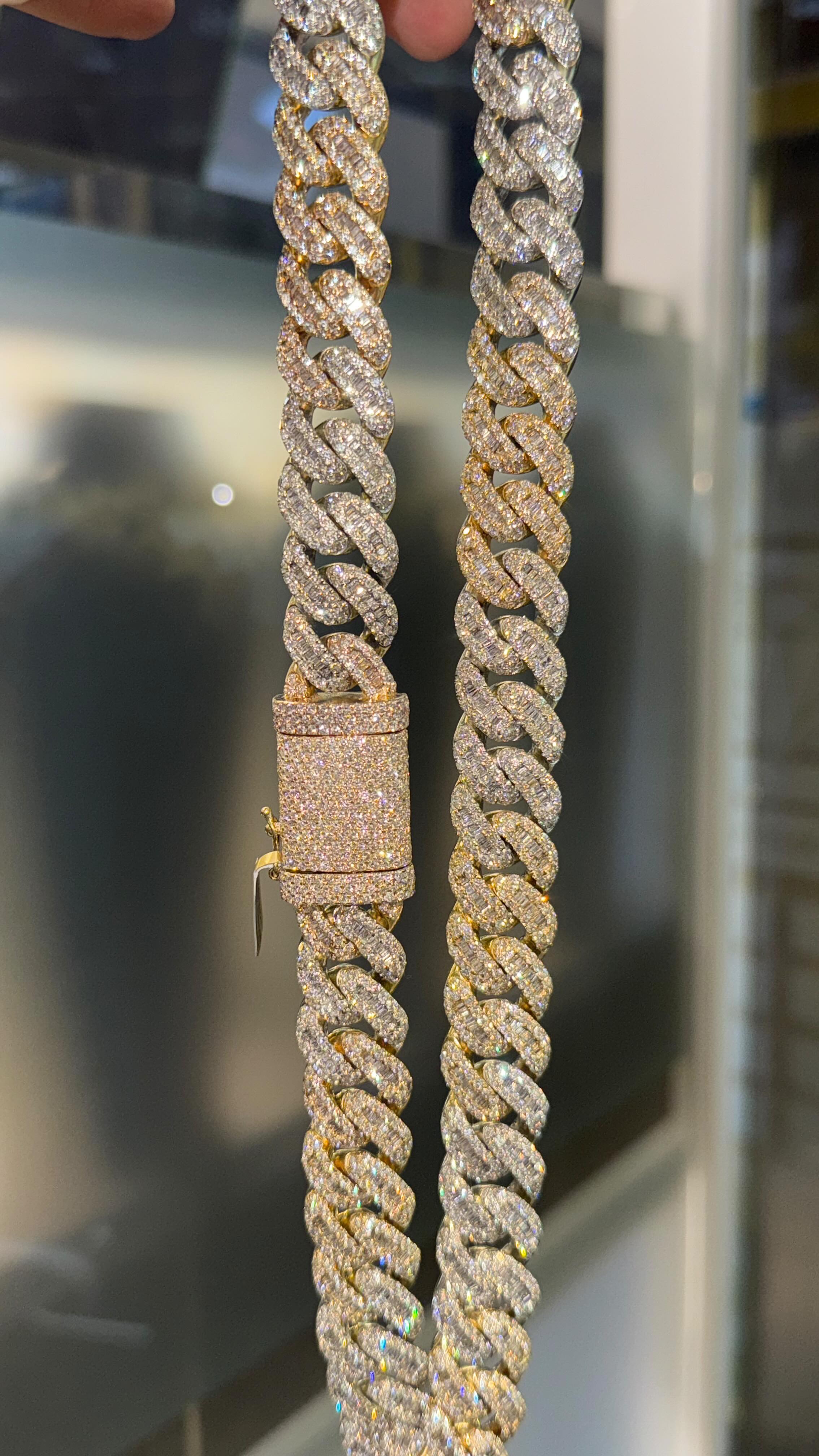 Our newest (all natural) diamond cuban in tricolour. -> White, Rose and Yellow gold 14kt and over 50ct of diamonds #diamondcuban #cubanchain #naturaldiamonds #antwerpshopping #antwerpen #solitairejewellery