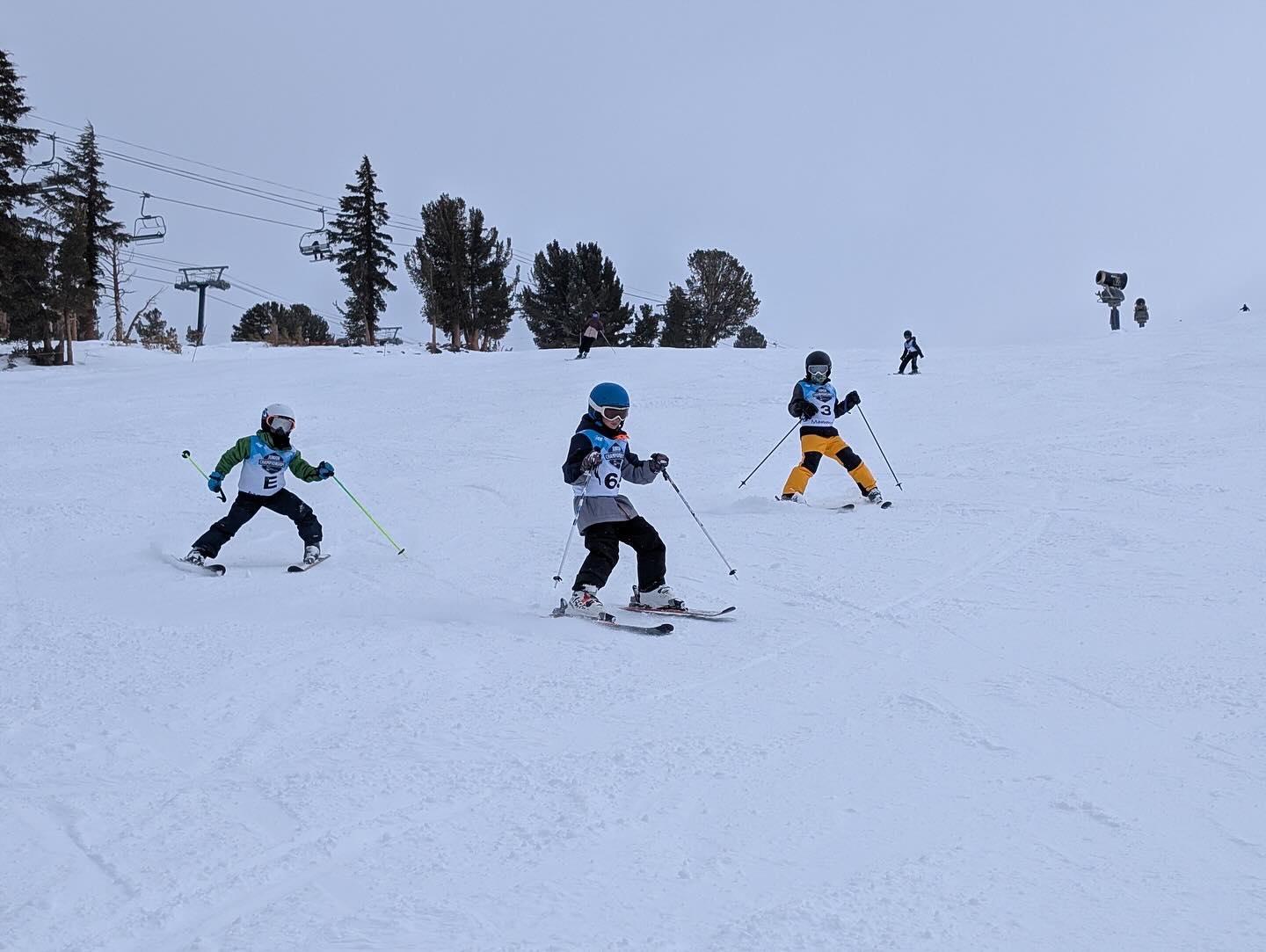 It’s snowing on the mountain and we are 10 days away from opening day here in mammmoth!!!!!!!! Which also means Ski PE will be starting soon ❄️
Ski PE is one of our favorite programs because we help give the opportunity for all the kids in the Eastern Sierra School Districts to get on the mountain!! ⛷️ 🏂