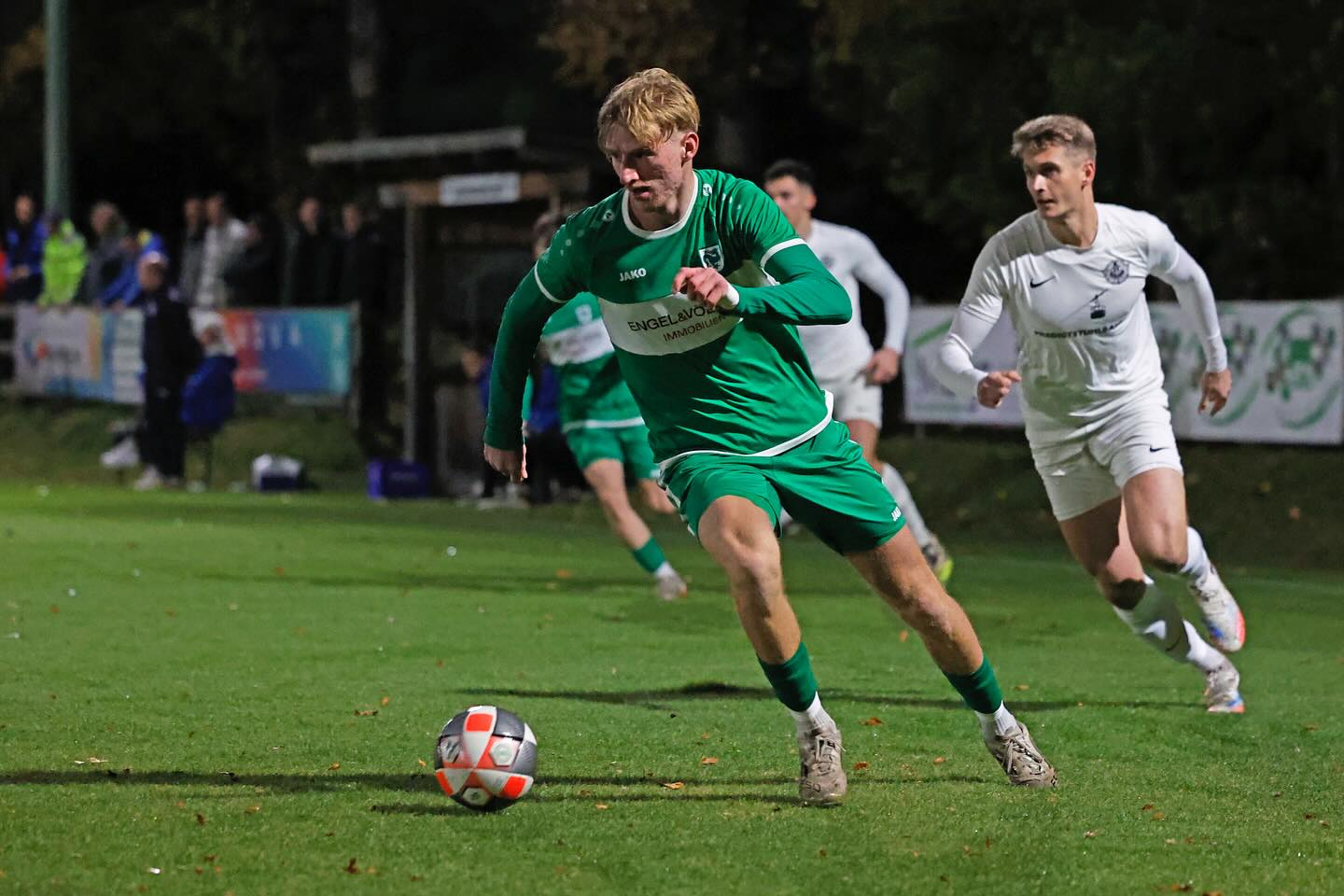 Flutlicht Vibes an der Poschinger! 🔥🌔
Danke für den Support💚 ⚽️
#drachenfamilie #flutlichtspiel #vibes #Murnau #TSV #Edid #drachen #explore #Landesliga #Team #fy #amateurfussball #fussball #foryou #oberland #dragons #jugendforscht #news #affengeil #eimmalDracheImmerDrache #🐉