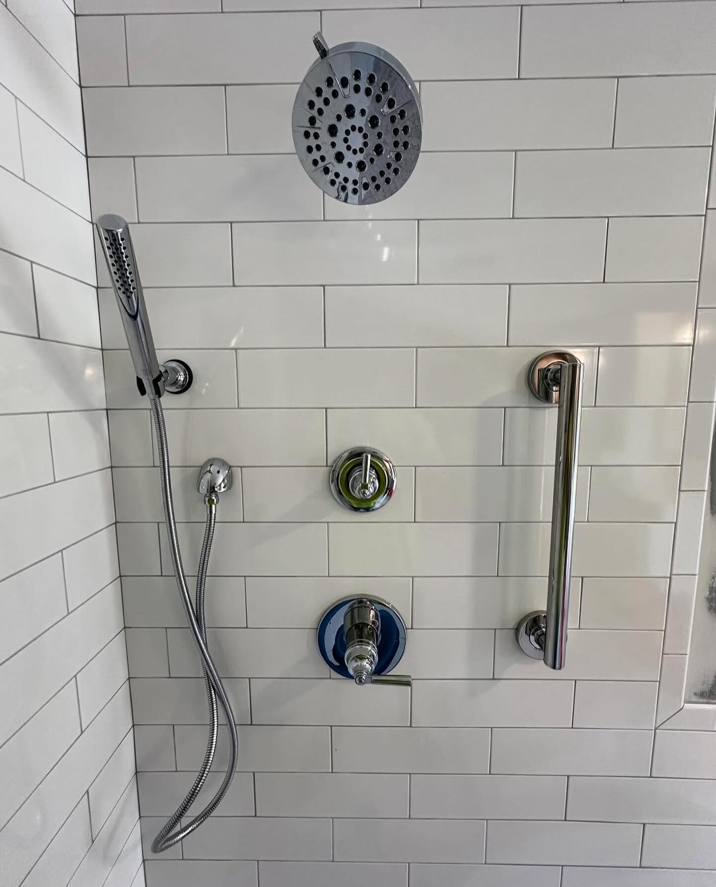 Traditional layout with modern fixtures. Kimble Tile can make all of your bathroom dreams a reality.