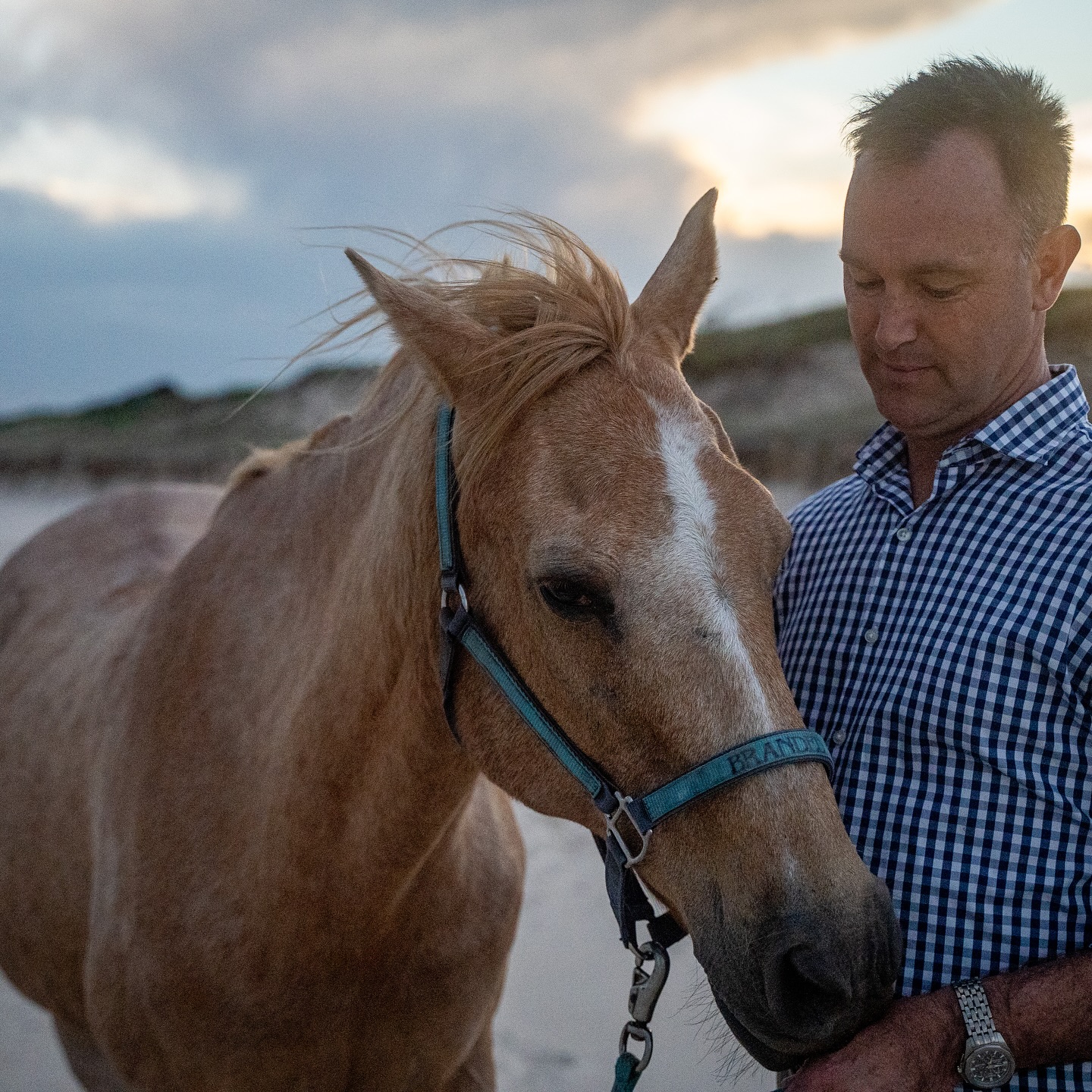 Did you catch us on TV? ✨
@sugarbeachranch and @mwtherapyandtraining joined @well_traveller TV to share a story about real self-care — for all of us.
Because wellness isn’t a luxury — it’s a necessity.
And in Australia, only 37% of men reach out for help when they need it.
At the ranch, we believe everyone deserves the space to pause, reflect, and renew.
No pressure. No performance. Just nature, connection, and care. 💛
Tag someone who deserves to slow down today.
#SelfCareForAll #WellTravellerTV #SugarBeachRanch #NatureHeals #EquineWellness #WellnessInNature
📸 : @santiheldltd & @ministrym3dia