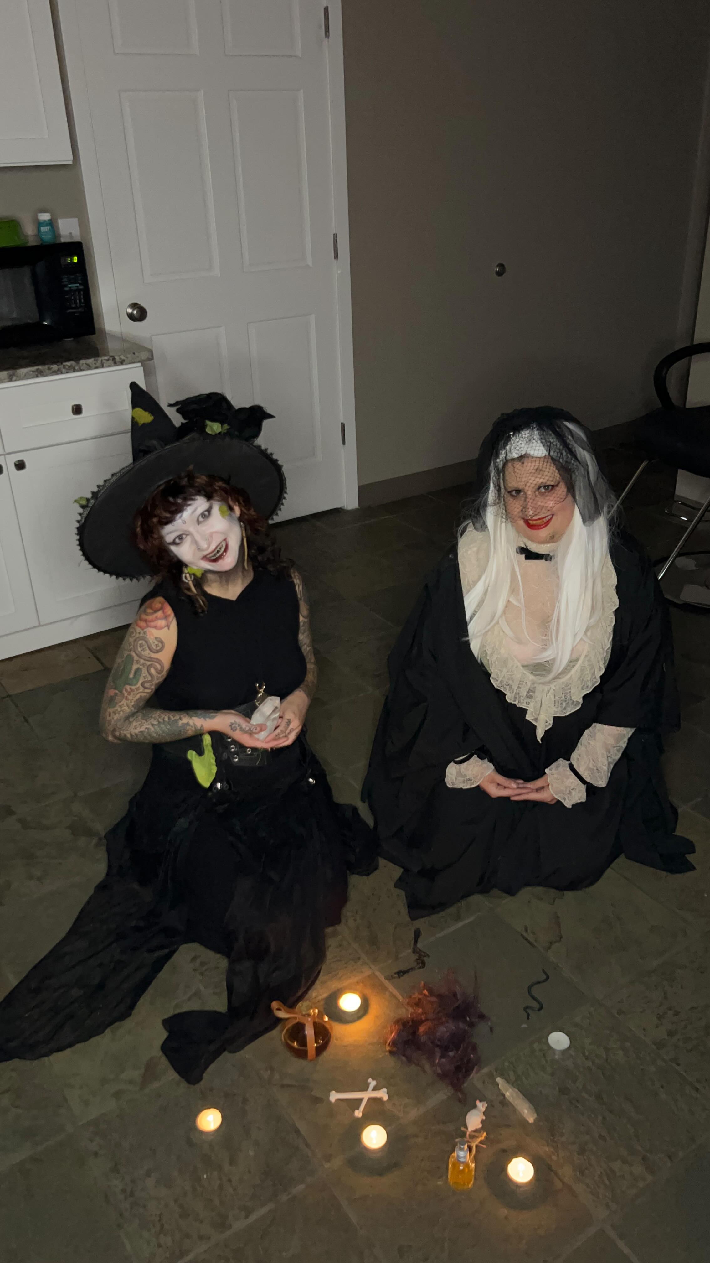 🎃Another one in the books.🪄FrEaKy FrIdAy themes were clothing era🥻, musician🎸, witch🧙♀️ , devil👹. hope everyone had a Happy Halloween👻