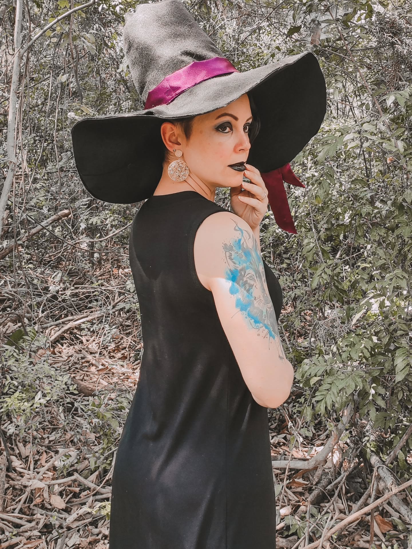 Aproveitando o halloween 🎃 para compartilhar e matar a saudades das minhas fotos de bruxa 🧹
As duas primeiras foram de 2021. As outras duas foram em 2020 e a última foi a bienal ano passado rs...