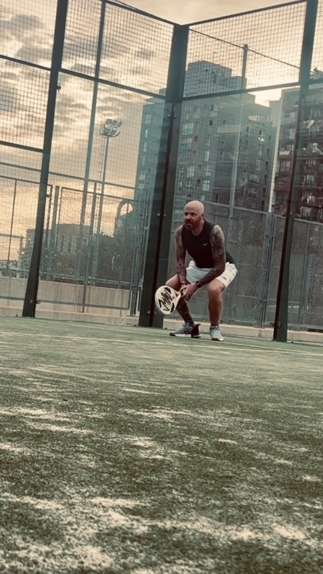 Early morning padel in Valencia 🌅🎾 The sun just breaking through the clouds, cool air, quiet streets and that perfect mix of focus and fun on court. Couldn’t ask for a better start to the day.
#theadventuresofsimo #PadelMorning #ValenciaVibes #SunriseSessions #MorningEnergy #SpainLife