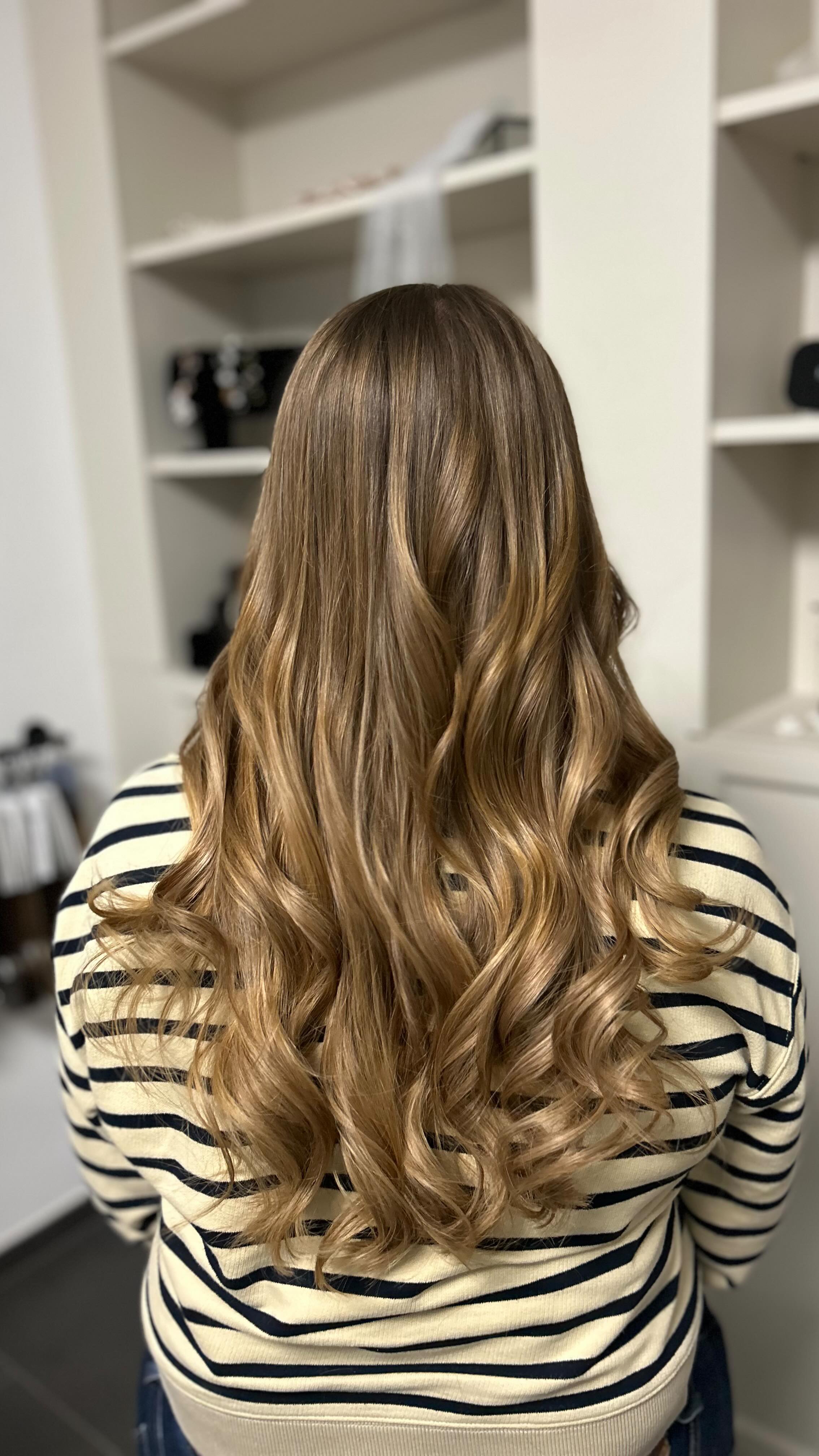 💁♀️ Traumhaar in nur wenigen Stunden – mit unseren hochwertigen Extensions!
Lust auf mehr Volumen, Länge oder einfach ein neues Styling-Gefühl?
Mit unseren Tapes & Tressen Extensions zaubere ich dir natürlich schöne, vollere Haare – ganz nach deinem Wunsch! ✨
✅ 100 % Echthaar
✅ Unsichtbarer, nahtloser Übergang
✅ Schonende Einarbeitung – perfekt für dein Eigenhaar
✅ Individuelle Farbanpassung & Stylingberatung
Egal ob voluminöse Mähne, sanfte Beach Waves oder extra Länge – wir machen deinen Haartraum wahr! 💕
📍 Buche jetzt deinen Beratungstermin und erlebe den Unterschied!
📩 DM oder meine Website
#Extensions #TapesExtensions #TressenExtensions #HairTransformation #Haarverlängerung #BeautySalon #Traumhaar #HairGoals #Echthaar #extensionsaachen #haarverdichtungheinsberg #extensionsheinsberg