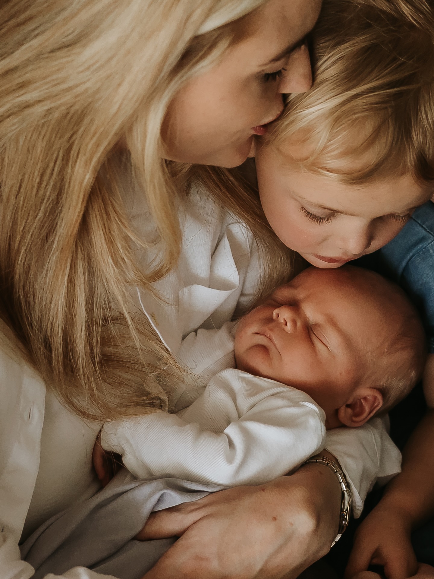 Moms cuddles are the best🤍