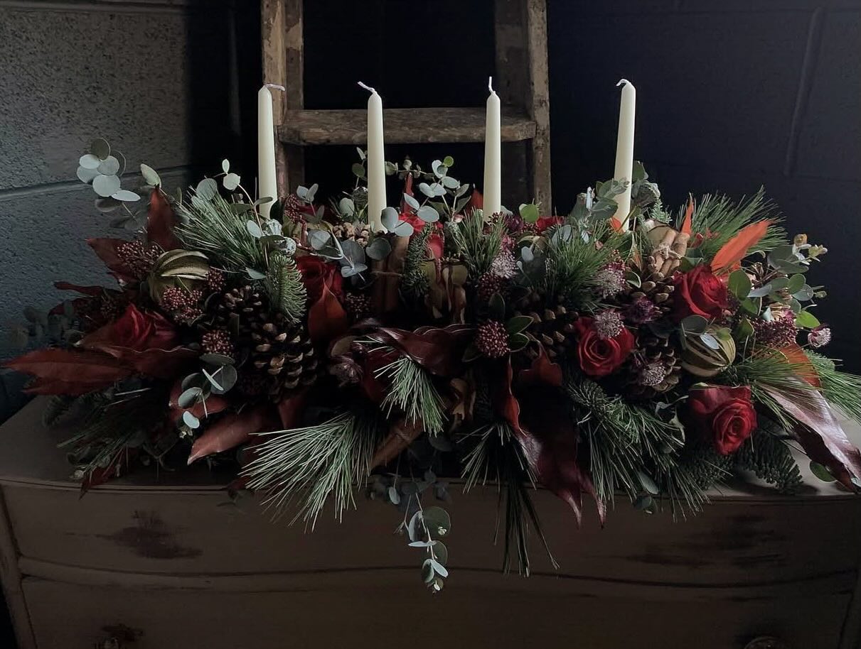 Get ready to deck the halls!🎄
Our Christmas wreaths are now live on the website for pre-order. Don't wait - secure yours today!
Plus, stay tuned for our stunning Christmas table arrangements, available in a selection of sizes - coming soon to the shop!