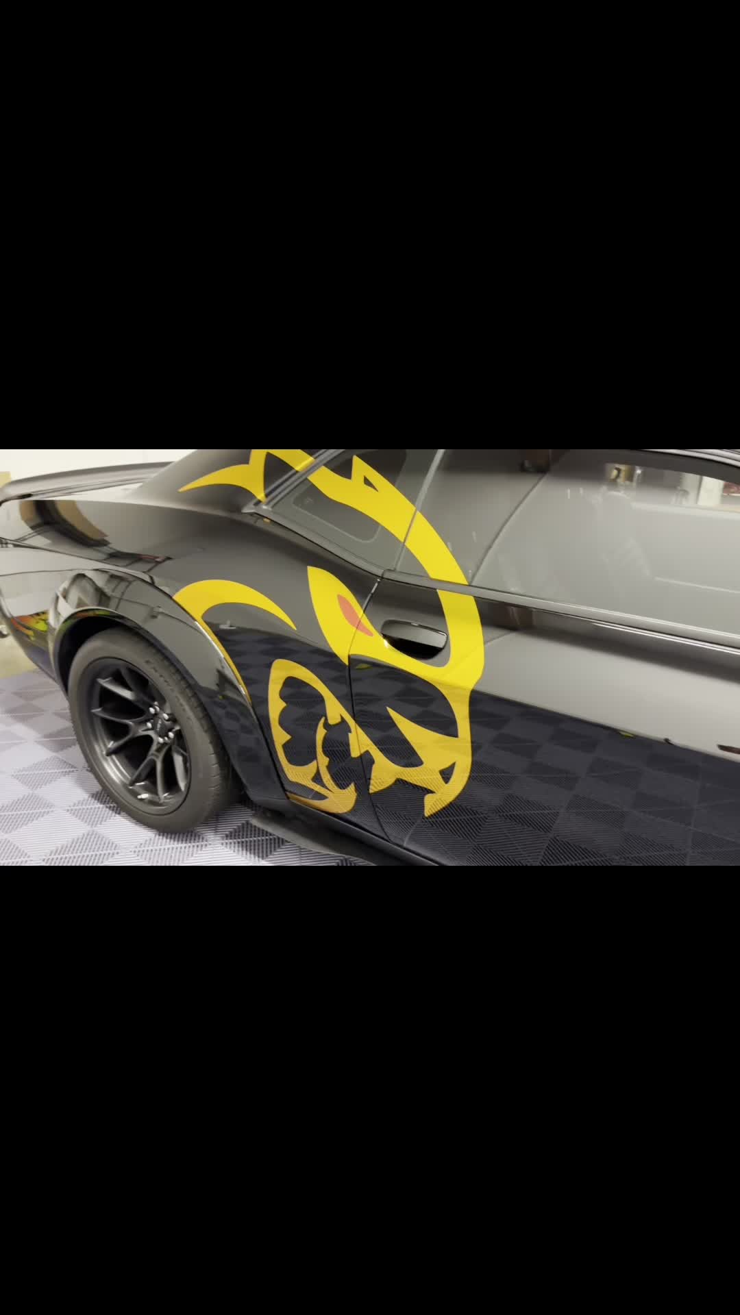 Gloss black meets chrome gold — a seamless balance of depth and brilliance. Every contour reflects precision, every edge finished to perfection. More than a wrap, it’s craftsmanship turned into art. ✨ Wrapped by @VegaWraps 🖤💛 #VegaWraps #Hellcat #SRT #srthellcat #CarGlowUp #ChromeGold #LuxuryWrap #CarArt #AutomotiveDesign #CustomWrap #PremiumDetailing #CarCulture #WrapLife #LuxuryCars #Craftsmanship #AutoAesthetics #DetailMatters
