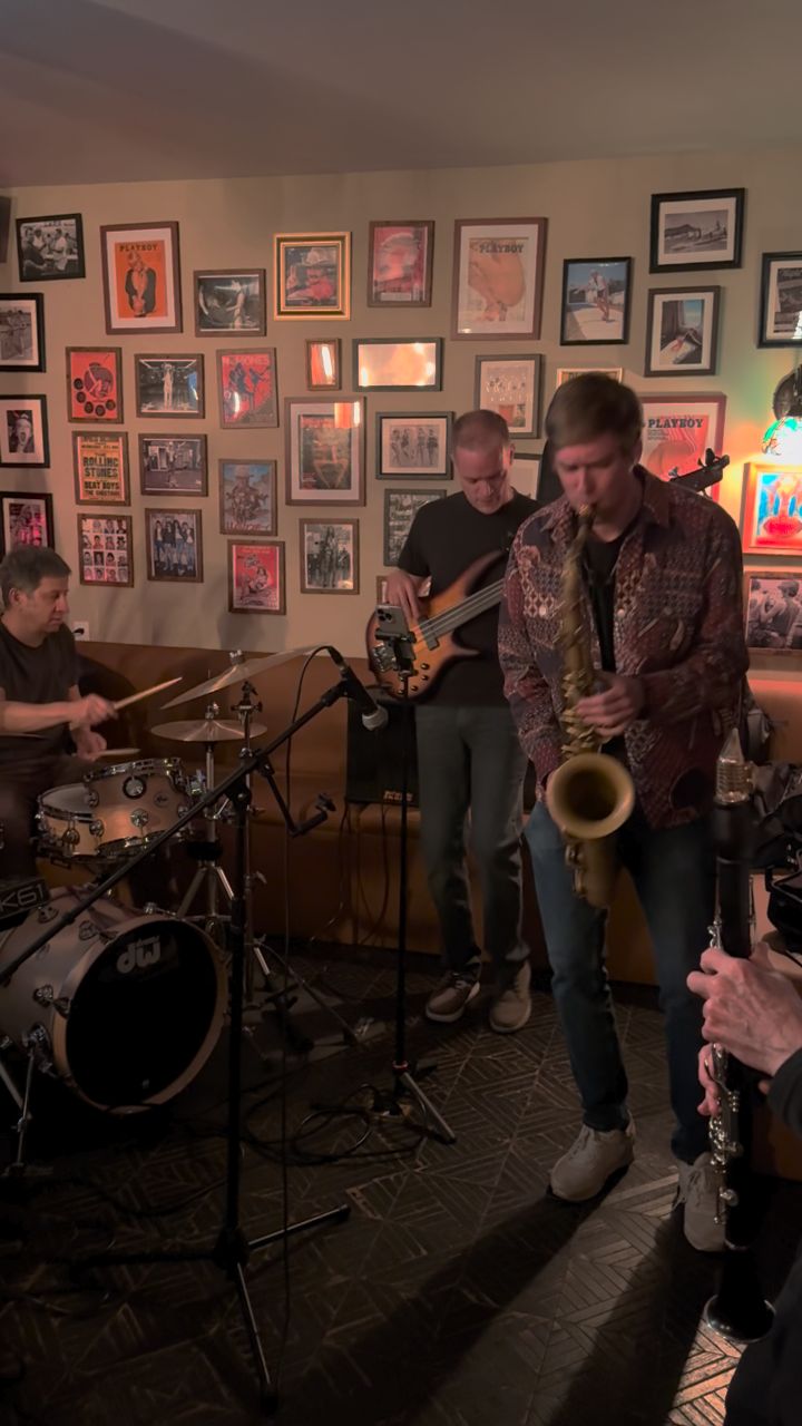 Sat in with some of my current and former @nyjazzacademy students at a jam they've been hosting at @wallflowernewyork Always super fun playing with some swinging standards... Then tomorrow I head down to NC with @dartcollective to play some more sax with a DJ at a furniture event we've been calling Couchella lol
(name the standard?)
