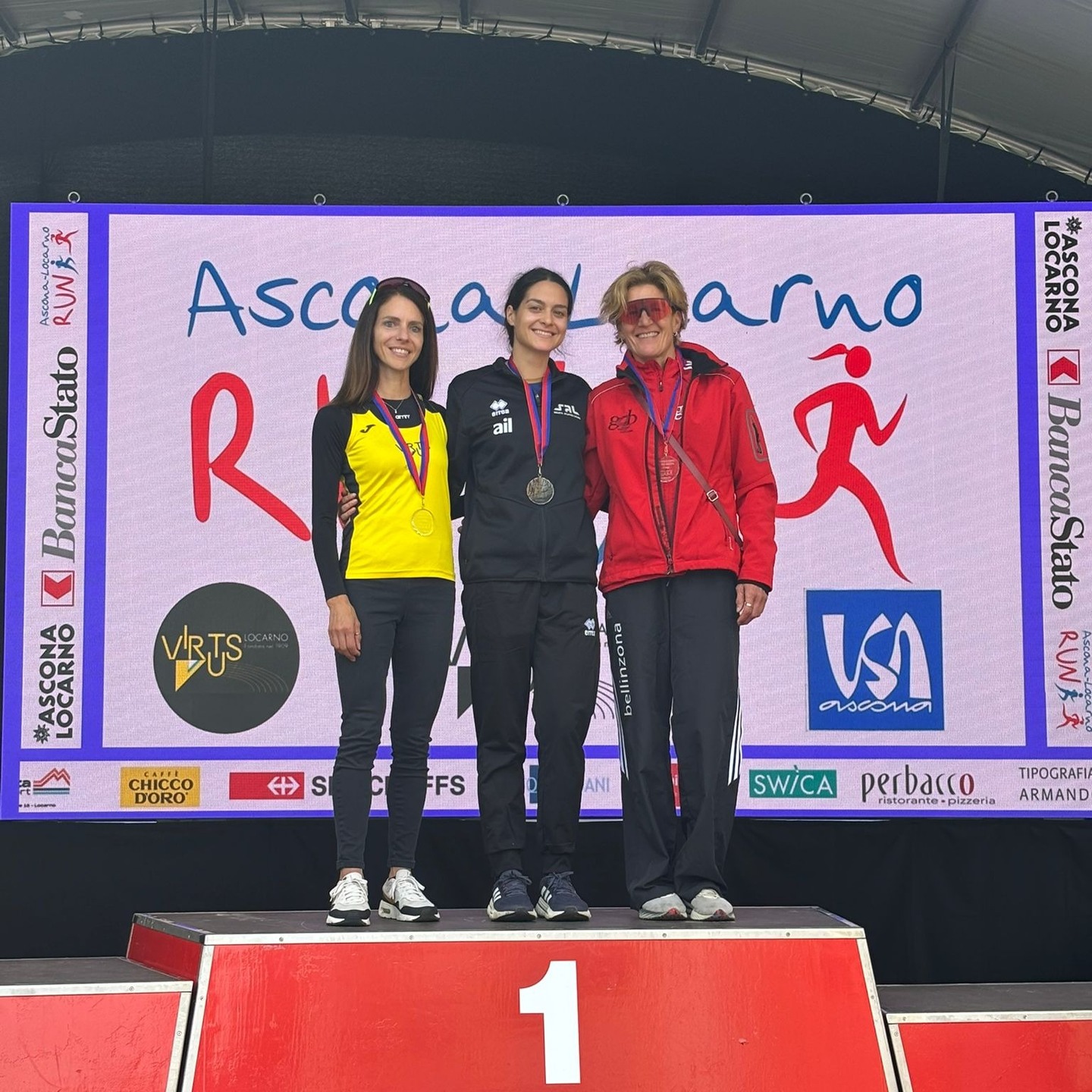 Ascona-Locarno RUN 2025 🏃🏻 🏃🏻♀️ 21 km Half Marathon
In questa Half Marathon @beppe77mid arriva al 9° posto della sua categoria terminando in ⏱️ 1:19:20 🤩
@damianobarloggio invece arriva 6° nella sua categoria terminando in ⏱️ 1:15:47 👏🏻 ottenendo il suo PB 🤩
Un successo per @stefy.b.l 🤩 che oltre al suo PB (⏱️ 1:22:09) arriva 🥉 nel campionato Svizzero W40 e 🥈 Ticinese assoluta 🚀
Complimenti a tutti! 🤩
@casadellottica_sa
@dynoptic
@lidlch
@farmaciasolduno.ch
@nikoneurope
@pissei @noe_gianetti #pissei
@performancesport
@giuliani_sa
@parisfalegnameria
@AMIfiduciaria
#asconalocarnorun25 #halfmarathon #21km #2025 #SportPassion #NOstop #race #motivation #run #sport #competition #stravarun #cdobikerun