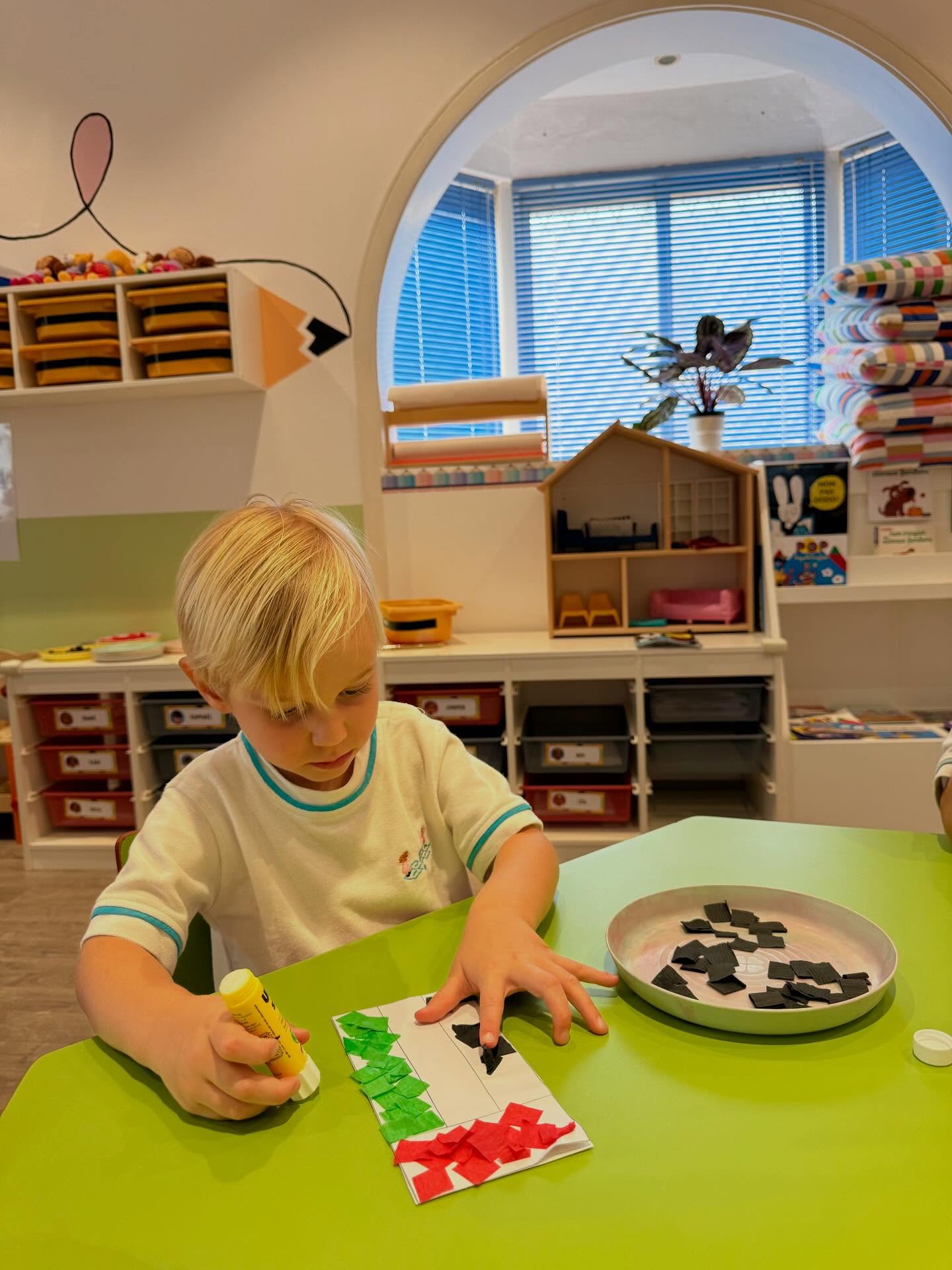 🇫🇷 Aujourd’hui, c’est le Flag Day 🇦🇪 !
Une journée spéciale où les Émiratis célèbrent leur drapeau, symbole d’unité, de paix et de fierté nationale ❤️🤍💚🖤
⸻
🇬🇧 Today is Flag Day 🇦🇪!
A special day when Emiratis celebrate their flag — a symbol of unity, peace, and national pride ❤️🤍💚🖤
#flagday #uae #dubai #kindergarten #nursery