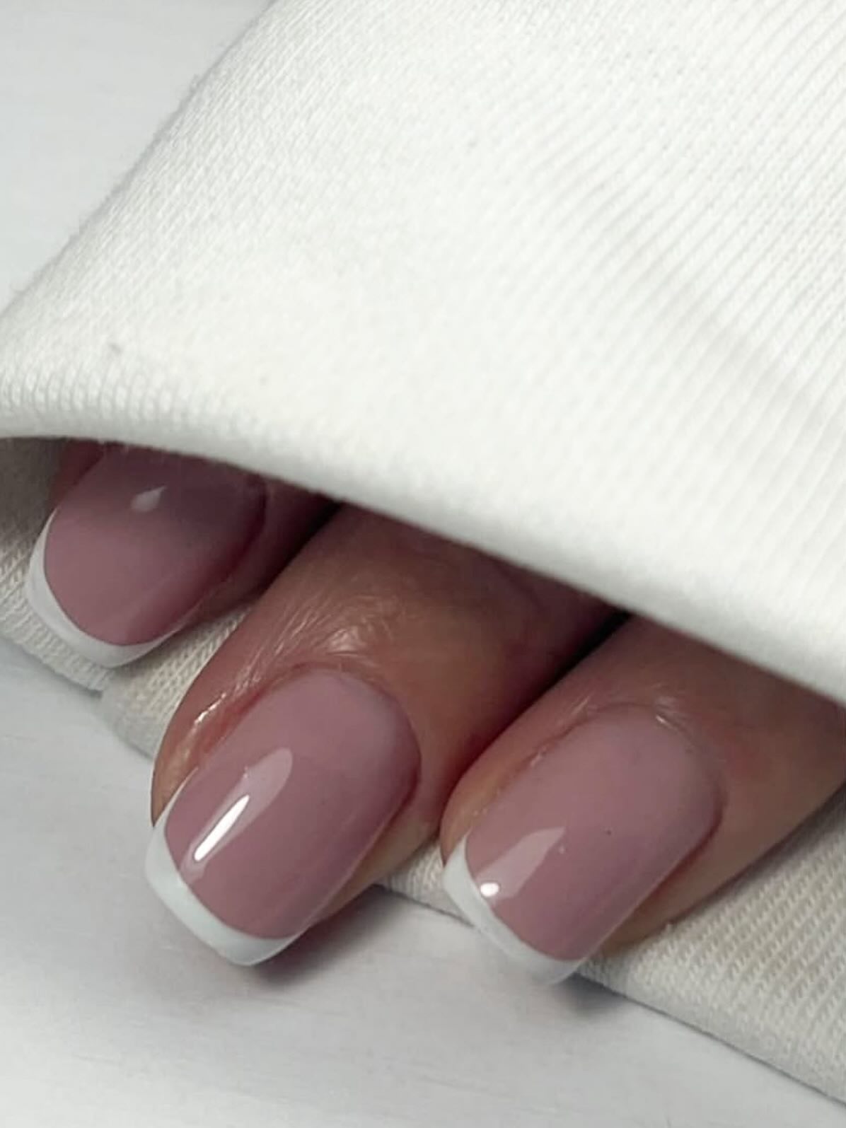 French manicure 🙌😍
Work by Valerya.
#naildesignpalmademallorca #russianmanicurepalma #manicurepalmademallorca