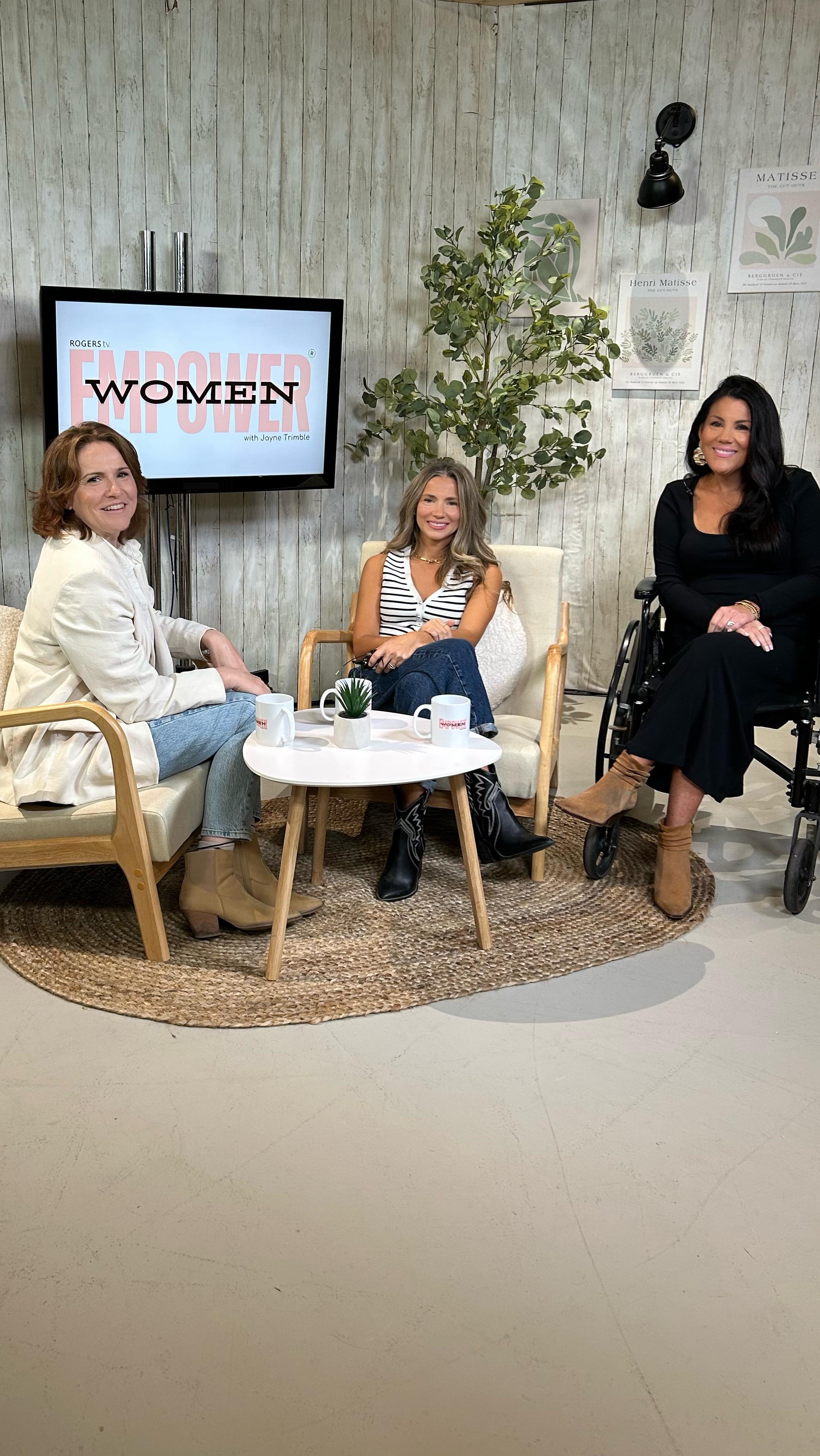 ✨We had the best time shooting an episode of the Empower Women Show last week! 🎬💖
We chatted all things big dreams, female entrepreneurs, and kicking limiting beliefs to the curb 🚀💪
A huge thank you to the amazing team for having us — we’re so excited for this episode to drop! 🎙️👯♀️
#EmpowerWomen #FemaleEntrepreneurs #DreamBig #ProofItsPossible #RichGirlsCourseClub @theempowerwomenshow @rogerstvofficial @dayle_sheehan_designs @jamiedfrancis @ultimate_girls_trip