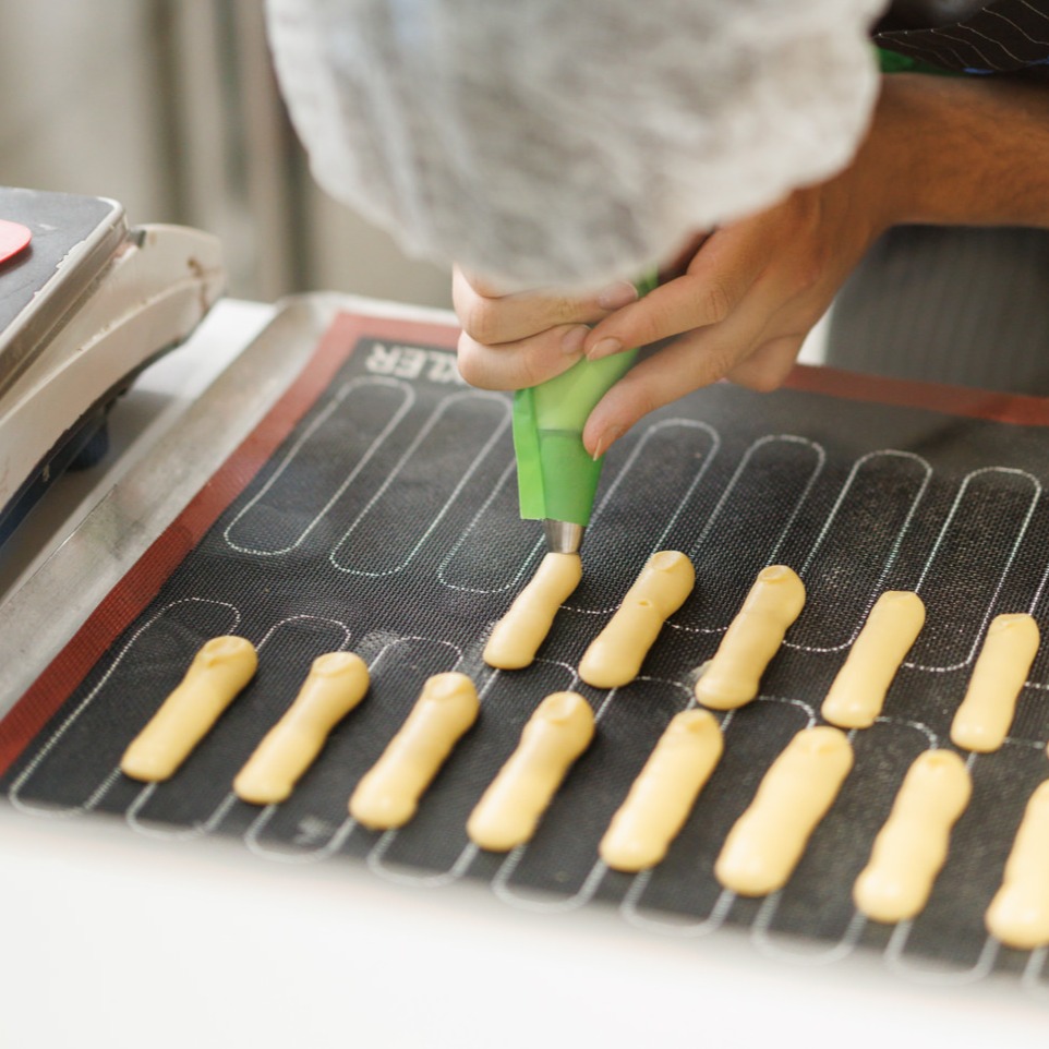 While love is being processed into eclair💛