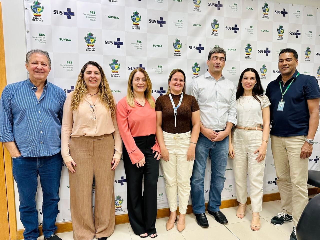 📍SINDIFARGO e SUVISA unem forças pelo aprimoramento do setor farmacêutico
O SINDIFARGO, representado pelo presidente executivo, @marcalhenriquesoares, esteve reunido com representantes da SUVISA, em Goiânia, para alinhar o Treinamento sobre Gerenciamento de Risco para as Indústrias Farmacêuticas, que acontecerá no dia 26 de novembro.
A iniciativa é resultado do Diálogo Setorial – Vigilância Sanitária e Setor Regulado, promovido pelo Sindicato em outubro, e tem como objetivo aprimorar a conformidade regulatória e fortalecer a qualidade dos processos produtivos das empresas goianas.
Com base nessas demandas, a @gisele_badauy, CEO do @institutoqualitec, apresentou o escopo do treinamento, elaborado a partir dos pontos identificados pela SUVISA como prioritários para o fortalecimento da conformidade regulatória e da qualidade dos processos produtivos.
Participaram da reunião os representantes da SUVISA:
- Morgana Souto de Souza Pedrosa;
- Sander Antônio Pereira da Silva;
- Marcus Tulius Silva Dornas;
- Lorena Procópio de Lima Goes.
🤝 O SINDIFARGO segue atuando como elo entre o setor regulado e os órgãos públicos, promovendo ações que impulsionam o desenvolvimento da indústria farmacêutica goiana.
#SINDIFARGO #SUVISA #indústriafarmacêutica #treinamento #indústriagoiana