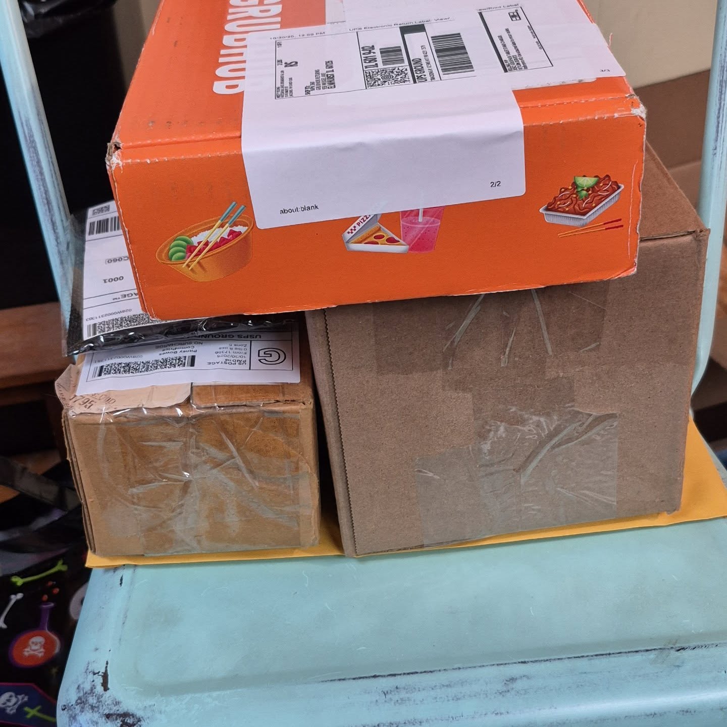 Packages of online purchases are beginning to go out the door! Check us out! Online www.thriftsonmane.com or in person 45 S Main St Red Lion. PA 17356 Wed-Fri 10am-5pm and Sat 10am-3pm