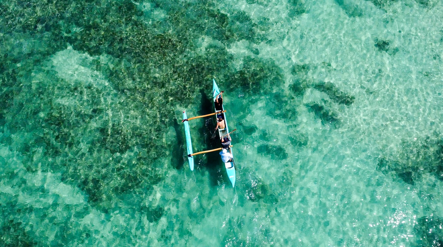 Feel the mana of the ocean. #kapuawaaexperiences #waikiki #diamondhead #outrigger #canoe