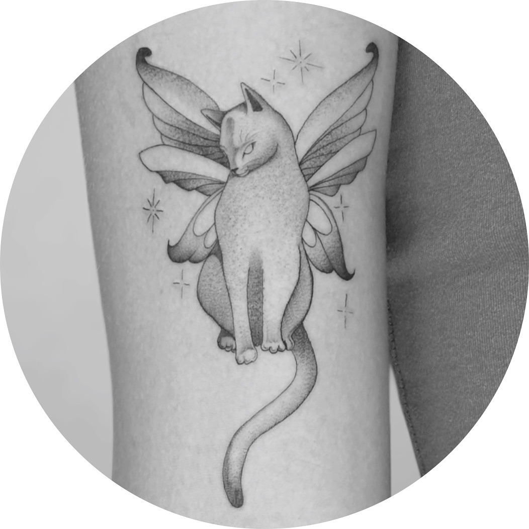 🧚♂️✨ Fairy Cat Magic ✨🐈⬛
A mystical little guardian for Ireland — elegant, mysterious, and full of sparkle.
Thank you for trusting me with this cute piece! 🪄
📩 Booking November & December
Spots are limited!
📍 contact @oldelinetattoo
📲 Fill out the form in my bio
📧 abctattooinfo@gmail.com
or stop by the shop to chat! ✨
#FairyCatTattoo #CatTattoo #DotworkTattoo #FineLineTattoo #WhimsicalTattoo #MagicalCreatures #SticksAndDotsTattoo #MarylandTattooArtist #HagerstownMD #ArmTattoo #VeganTattooArtist #TattooArt #TattooInspo