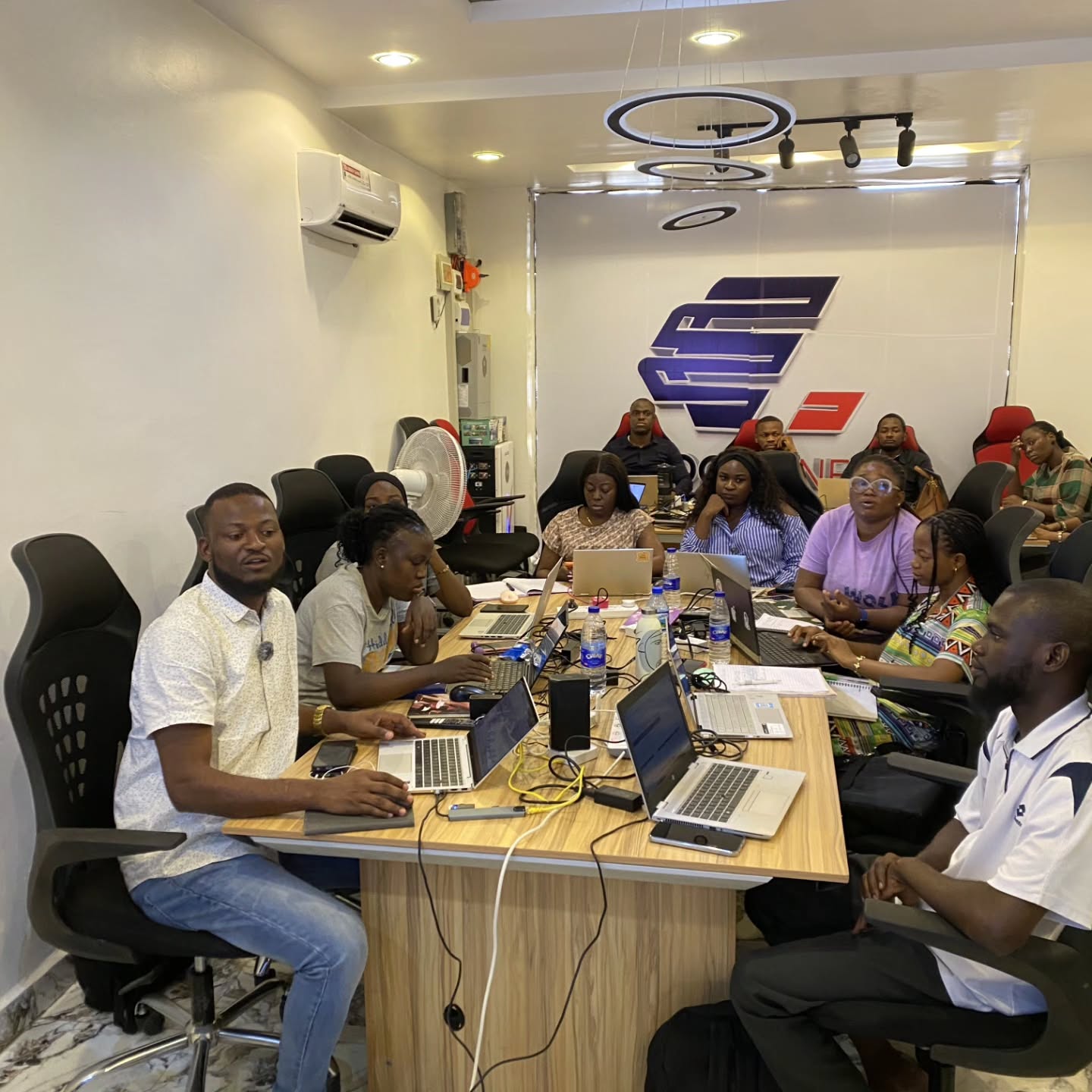 The new data analysis class has kicked off, and it's hard to believe we’re already in the second-to-last class of the year.
As many are mapping out their futures, remember: don’t let time slip by. Embrace the opportunity to learn and grow, because every moment counts!