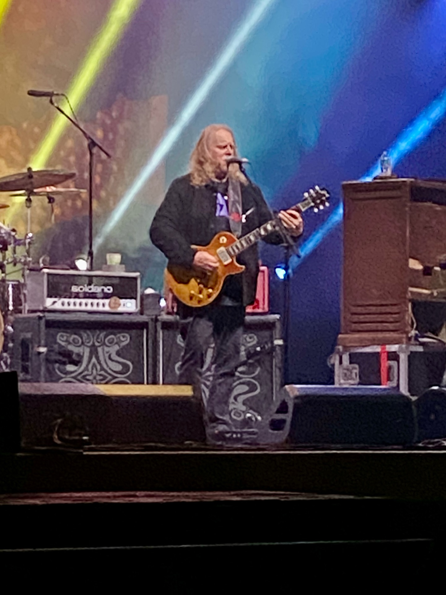 When people ask me who’s my favorite guitarist, it’s an easy answer… @thewarrenhaynes. He has been inspiring my playing for 30 years. It was great seeing him with @govtmule last night. Amazing show!