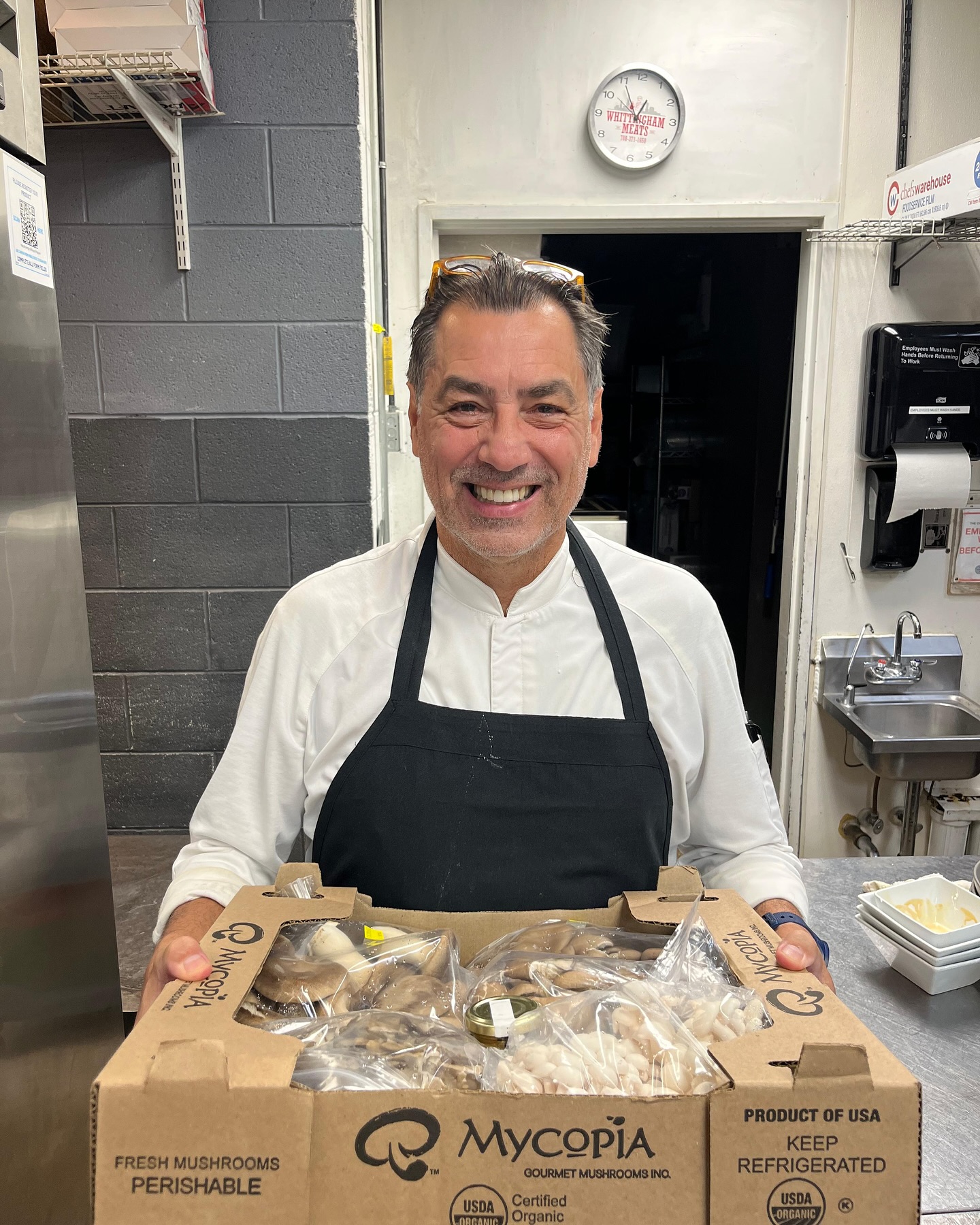 Mycopia &Tartuto Istra have great partnership for more than a decade while they learn about truffles we learn everyday about mushroom cultivation , bringing Michingan mushrooms straight to best chef's around the USA #mycopia#mushrooms#tartufoprestige#tartufo.prestige#supply truffle#