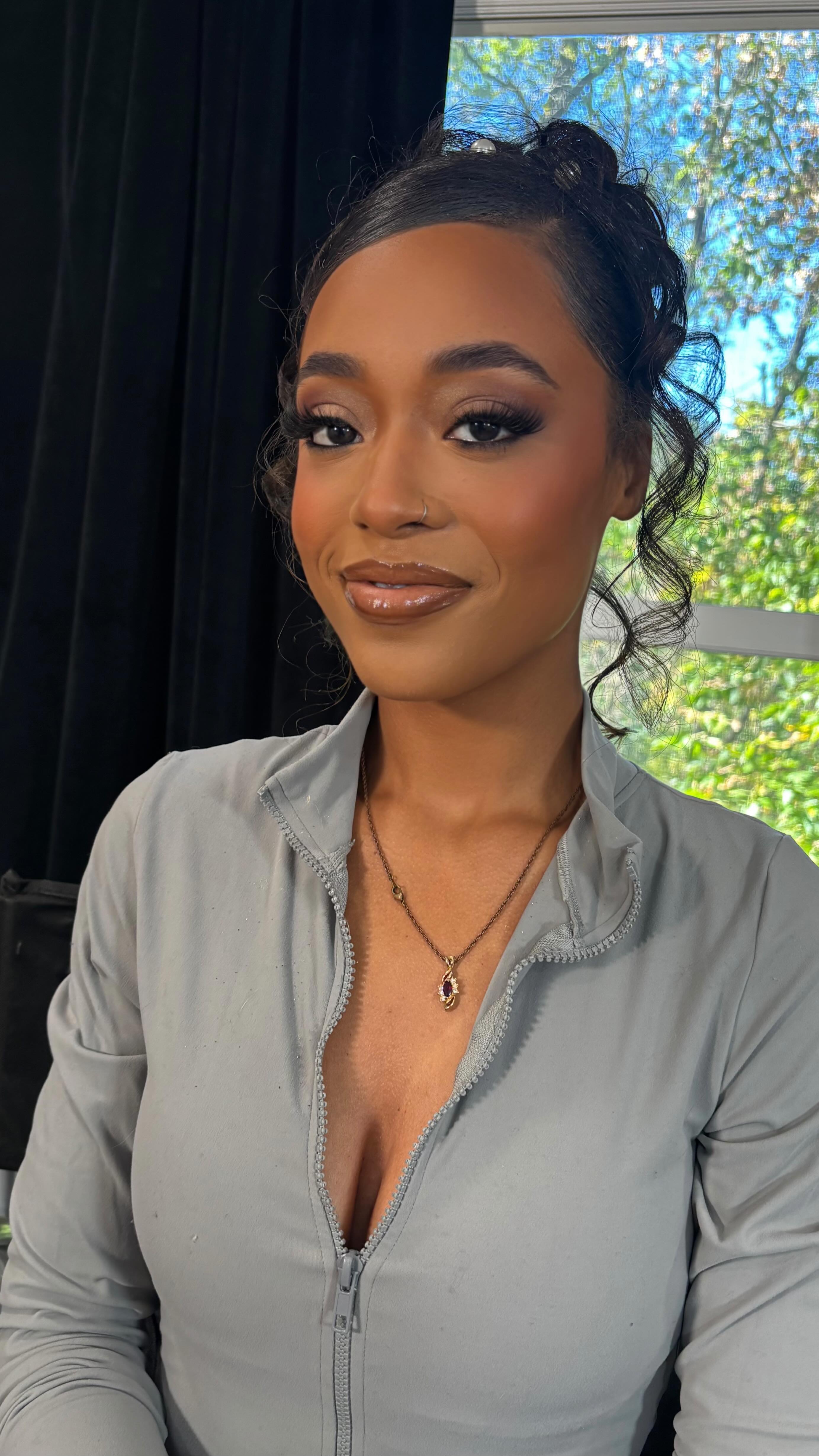 From the first brush stroke to that final mist of setting spray, every detail matters. I know exactly how to bring out your best features, match your vibe, and make you feel like you , just elevated.
So whether it’s soft glam for brunch or full glam for your big day, sit back, relax, and let me work my magic.
Because when you trust the artist… the process always speaks for itself 💋
For bookings click the link in the bio or send a DM