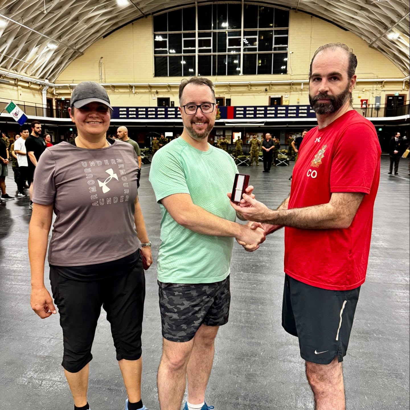 On Thursday 30 October 2025, members of The Royal Regiment of Canada participated in the Commanding Officer's physical training session. At the conclusion of the night, current and former members were recognized for their service:
1. Operational Service Medal - EXPEDITION for another one-year deployment on Operation AMARNA in Iraq - Maj D. Shaw
2. Canadian Forces Decoration for 12 years of service with a good record of conduct - Lt G. Yasinsky, Sgt S. Yasinsky, Sgt J. Baldeo, and MCpl (Ret'd) S. Simonyi
3. Canadian Forces Decoration with first clasp for 22 years of service with a good record of conduct - Capt C. Milosh
Would you like to know more?
https://linktr.ee/royalregimentofcanada
📸 MWO A. Hirji
Le jeudi 30 octobre 2025, des membres du Royal Regiment of Canada ont participé à la séance d'entraînement physique du commandant. À la fin de la soirée, les membres actifs et retraités ont été honorés pour leurs services :
1. Médaille du service opérationnel – EXPÉDITION pour un déploiement d'un an supplémentaire dans le cadre de l'opération AMARNA en Irak – Major D. Shaw
2. Décoration des Forces canadiennes pour 12 ans de service et conduite exemplaire – Lieutenant G. Yasinsky, Sergent S. Yasinsky, Sergent J. Baldeo et Caporal-chef (à la retraite) S. Simonyi
3. Décoration des Forces canadiennes avec première agrafe pour 22 ans de service et conduite exemplaire – Capitaine C. Milosh
Vous souhaitez en savoir plus ?
https://linktr.ee/royalregimentofcanada
#CanadianArmy #CanadianForces #CAF #soldier #IchDien #ReadyAyeReady #StrongProudReady #ArméeCanadienne #ForcesCanadiennes #FAC #soldat #IchDien #PrêtsAyésPrêts #FortsFiersPrêts