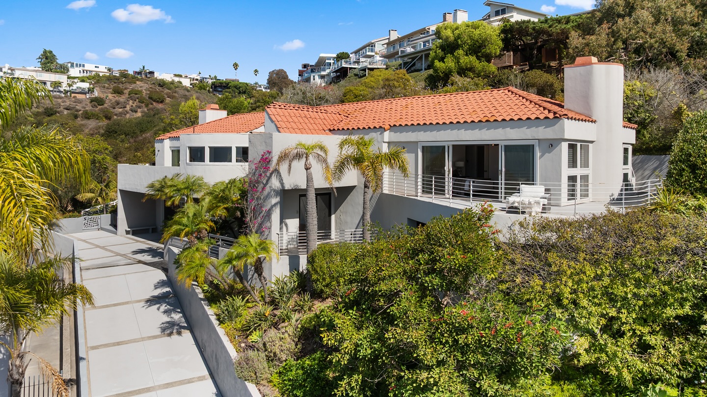 Experience coastal luxury redefined 🌊✨
Presenting 766 Pelican Drive, Laguna Beach — listed at $4,650,000.
Tucked away on a quiet cul-de-sac, this 4 bed, 3.5 bath masterpiece captures breathtaking ocean views and features designer interiors, Anderson windows, and $50K in custom electric blinds. Every detail was crafted for the ultimate Laguna Beach lifestyle.
Want to tour this Laguna Beach dream home? Message me or visit the link in my bio to schedule your private showing 🏡
🎥: @boardwalkmediagroup
🖼️: @afterglowinteriors
Audra Lambert | Realtor®
DRE 01909872
📞 (949) 697-2232
📧 audra@lambertgrouphomes.com
Realty One Group West
#lagunabeachrealestate #luxuryhomes #justlisted #lambertgrouphomes #ocrealestate #luxuryrealtor #lagunabeachhomes #orangecountyhomes #realtorsofinstagram #moderncoastal #dreamhome #openhouse #californialiving #realtorlife #luxurylifestyle #coastalhome #explorepage #realestategoals #trendingnow