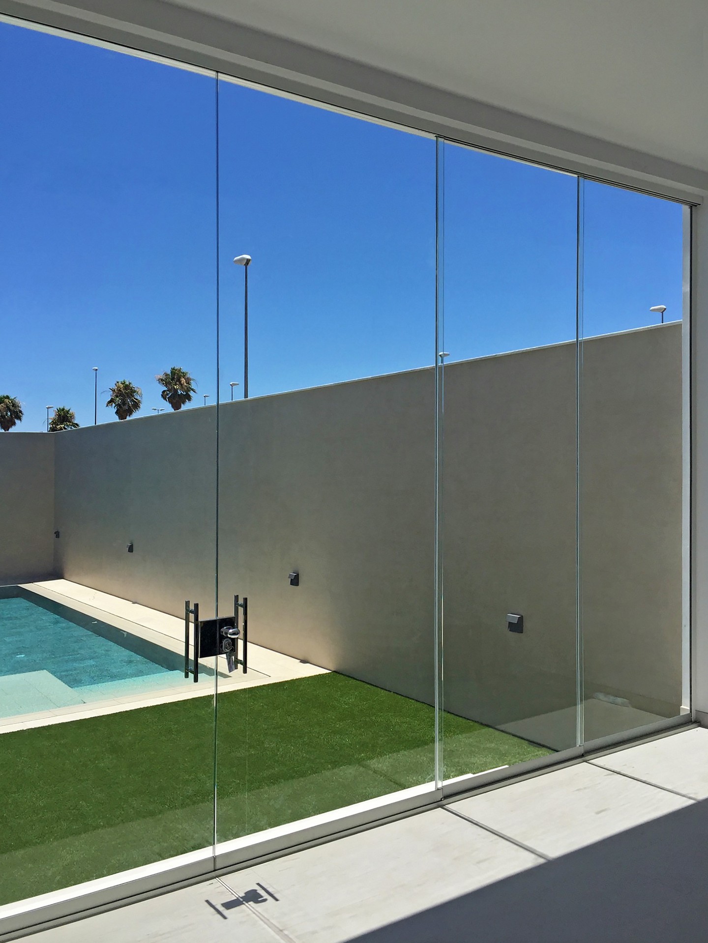 Octobre... Les rideaux de verre pour absorber et profiter un maximum de la lumière naturelle ! ☀️
pergolaetcarport.fr
verandaetverrieredefrance.fr