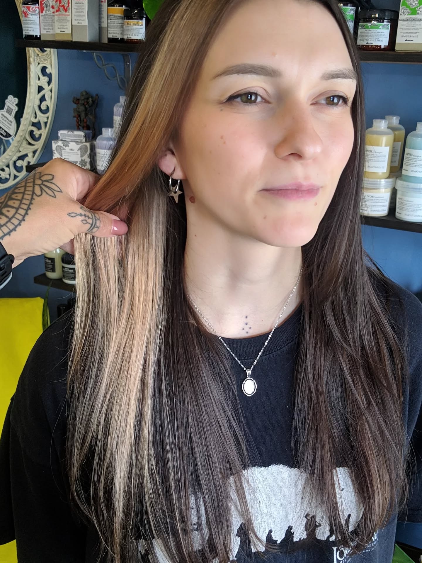 My cute little tattoo appointment yesterday had some bomb ass hair from her own appointment with me a few weeks ago...that have been sitting in my phone rotting away ๐คฃ
Can't wait for our next session!