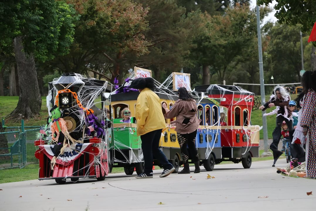 🎉 Zany, Spooky, and Unforgettable! 🎃 Here’s another batch of photos from last Sunday’s Zombie Bike Parade Festival — our best year yet in so many ways! 🧟♀️🚲💀
Thank you to everyone who joined in on this zany Davis tradition — families, friends, riders, performers, volunteers, and sponsors who make it all possible. ❤️ And especially thank you to the Davis Odd Fellows for being the founding organization of Davis’ Halloween Festival!
📸 See over 1,000 photos from this year’s festivities at 👉 www.zombiebikeparade.com/gallery
✨ And the festival isn’t over yet! Join us for the Closing Ceremony this Saturday, Nov. 1, at the Davis Cemetery & Arboretum from 8:30–10:30 AM — featuring FREE tethered hot-air balloon rides powered by Davis Food Co-op! 🎈
About 150 lucky riders (ages 5+) will get to go up — first come, first served! But everyone is invited to come watch, take photos, and be part of this incredible Davis moment.
💜 Plus, enjoy brief remarks from city and county dignitaries and celebrate with NorCal Trykers as they gift new adaptive trikes to children with disabilities.
Our big time hot air balloon sponsor Davis Food Co-op will lift our community together — one last time this Halloween season! ☀️🎃