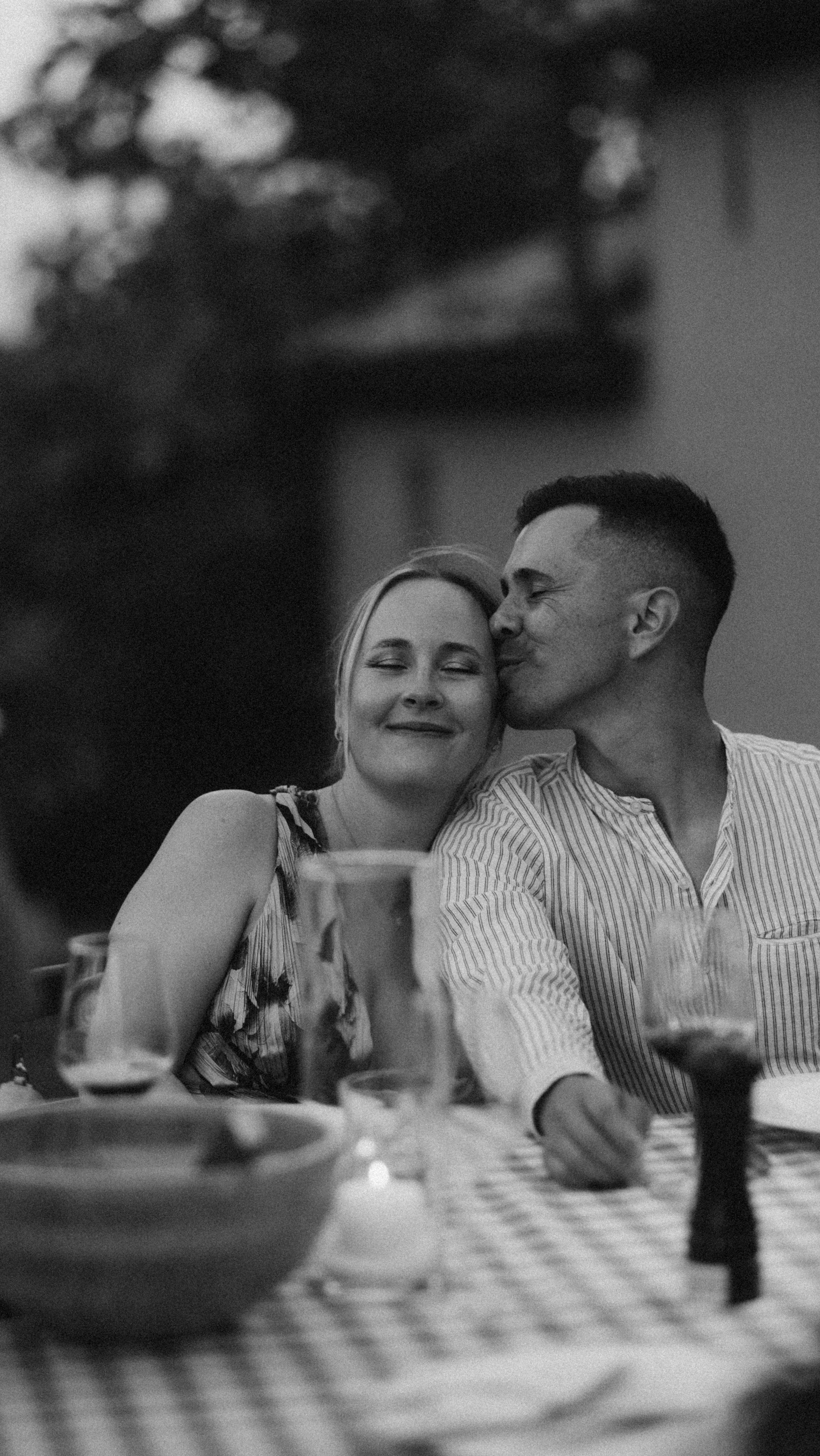 Pizza night at Nadine & Dominic's beautiful destination wedding in Tuscany 🍕🌿🇮🇹
#destinationwedding #destinationweddingitaly #pizzanight #italianweddingphotographer
Where are all the pizza lovers? 💚🤍❤️