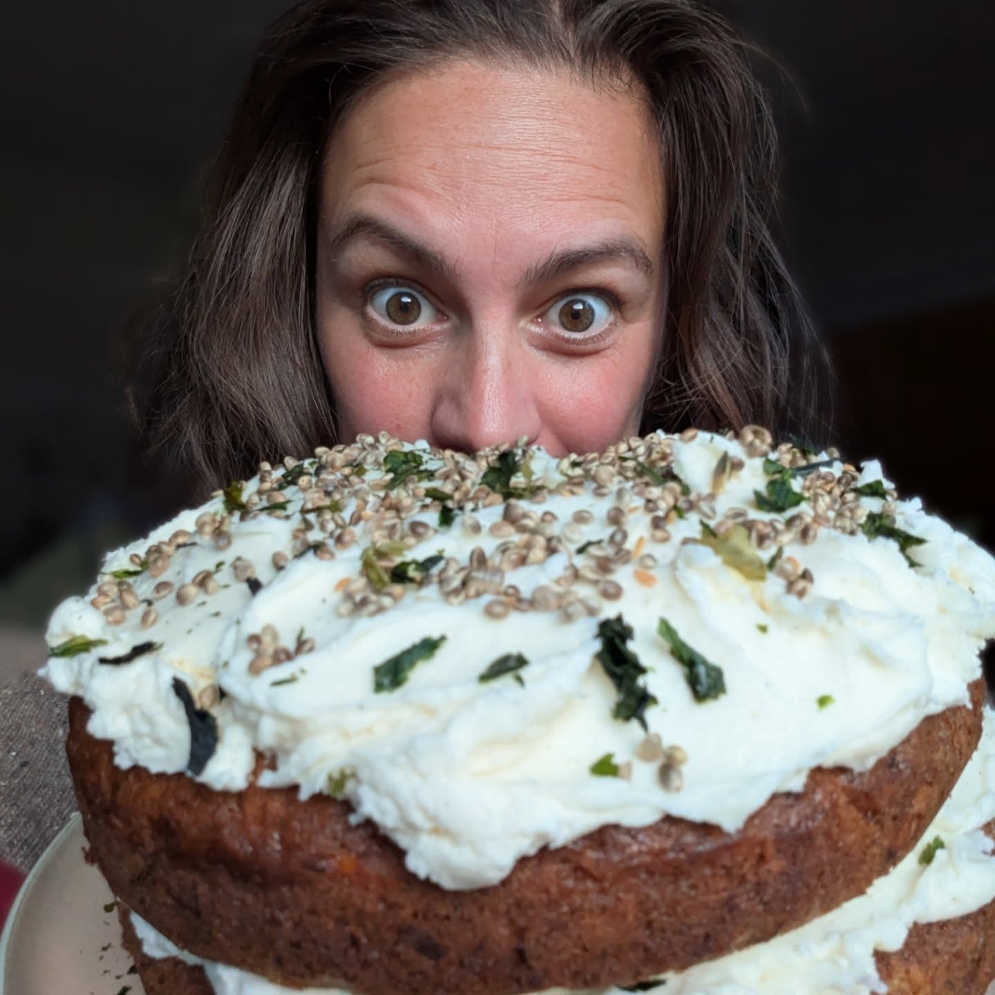 39 today 🎈
Mara and I baked a beast of a birthday carrot cake last night which was given a foragers touch with some sea lettuce seaweed. Thanks to @cornishseaweed for the inspo in their fabulous seaweed cookbook 👣🪸🎂
Seaweeds pair really well with sweet foods and add a little goodness in a whole load of naughtiness. That makes it a healthy treat right?! 😜🙌