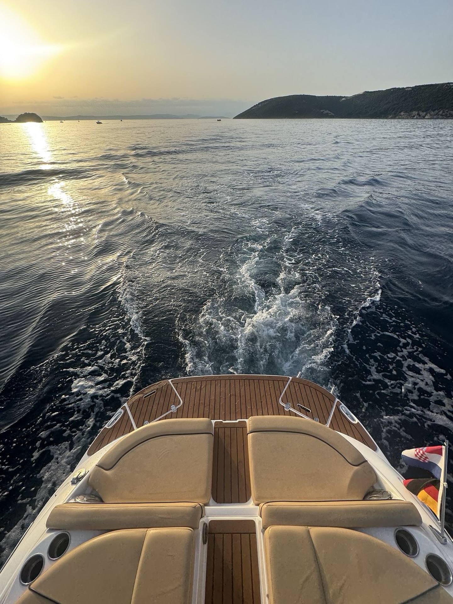 🌴 Cap sur le paradis avec notre location de bateaux à Saint-Barthélemy ! ⚓
Envie d’évasion ? Découvrez les plus belles criques et plages cachées de Saint-Barth depuis la mer.
☀️ Naviguez entre Colombier, Shell Beach ou encore l’île Fourchue, et vivez une journée inoubliable au cœur des Caraïbes.
🚤 Nos bateaux :
• Semi-rigides, yachts ou catamarans, avec ou sans skipper
• Équipements haut de gamme pour votre confort
• Service sur mesure (collation, snorkeling, paddle, etc.)
💙 Que ce soit pour une sortie romantique, une journée entre amis ou une excursion privée, vivez Saint-Barth comme jamais auparavant !
📍 Départ depuis Gustavia
📅 Réservation facile – à la journée, demi-journée ou au coucher du soleil
📲 Contactez-nous dès maintenant pour réserver votre escapade en mer !
#SaintBarth #LocationBateau #YachtLife #Caraïbes #SaintBarthélemy #VacancesDeRêve #BoatLife #Paradise