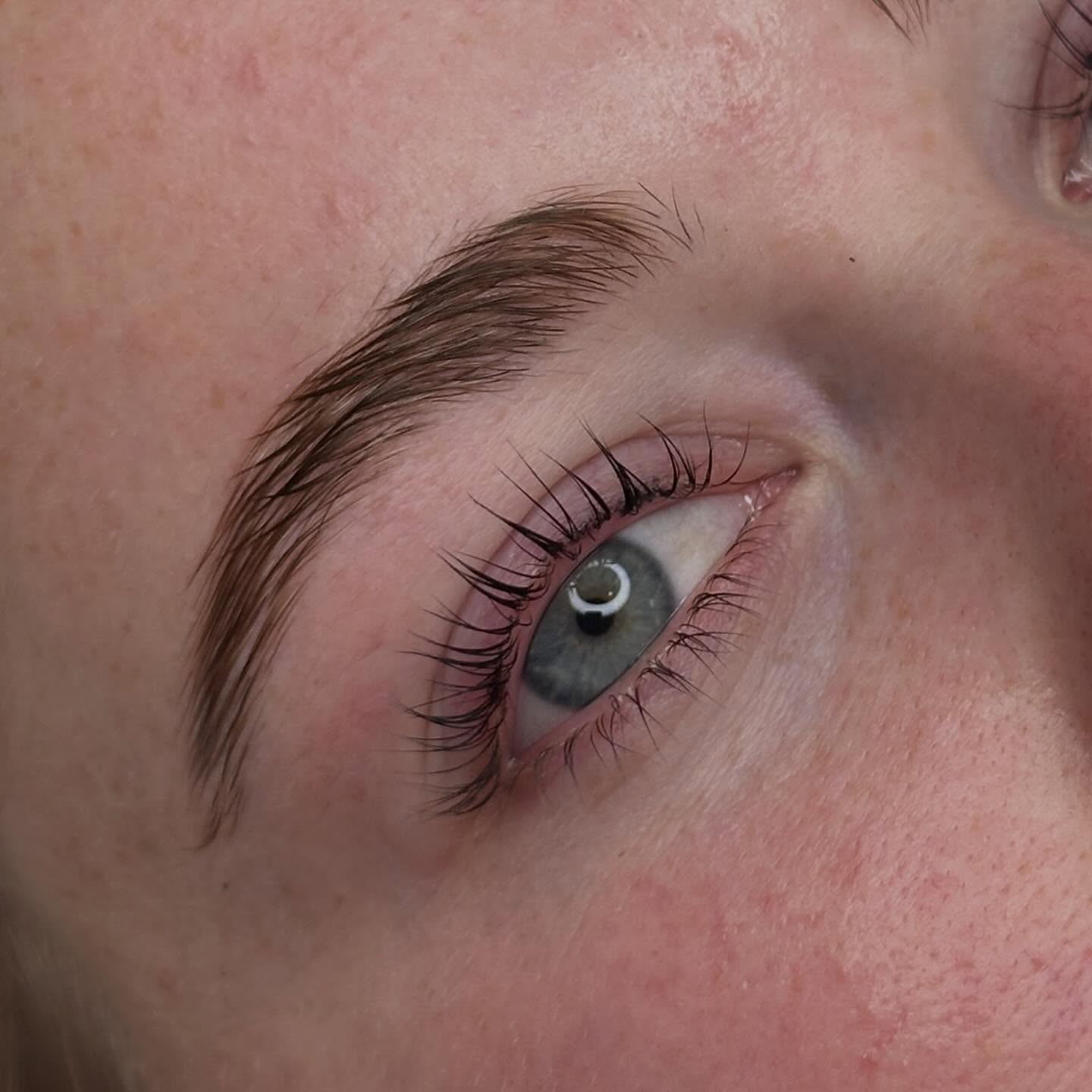 Another set of gorgeous Yumi lashes from this week ❣️
Yumi lash lifts last upto 8-12 weeks, the perfect low maintenance beauty treatment for the summer months 🌸
#yumilashlift #lashes #beauty #embellirnz #dunedinnz