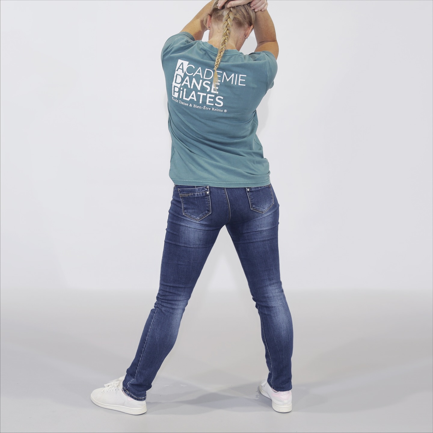 Vous le savez !? 🤔
La boutique est accessible sur en ligne. Commandez et récupérez votre colis en click&collect à l’Académie.
On vous réserve une nouveauté dans les semaines à venir mais on a besoin de vous !! 🫵🏼
RDV en story pour voter la couleur de la nouvelle veste à capuche pour enfant !!! Ou envoyez-nous un DM avec votre couleur et la taille de votre kid qu’on jauge nos estimations.
Alors Bordeaux, Gris ou Bleu ?
.
.
| academiedansepilates, shop en ligne, vetement, corporate, veste, capuche, enfant, nouveauté, reims, ville de reims |