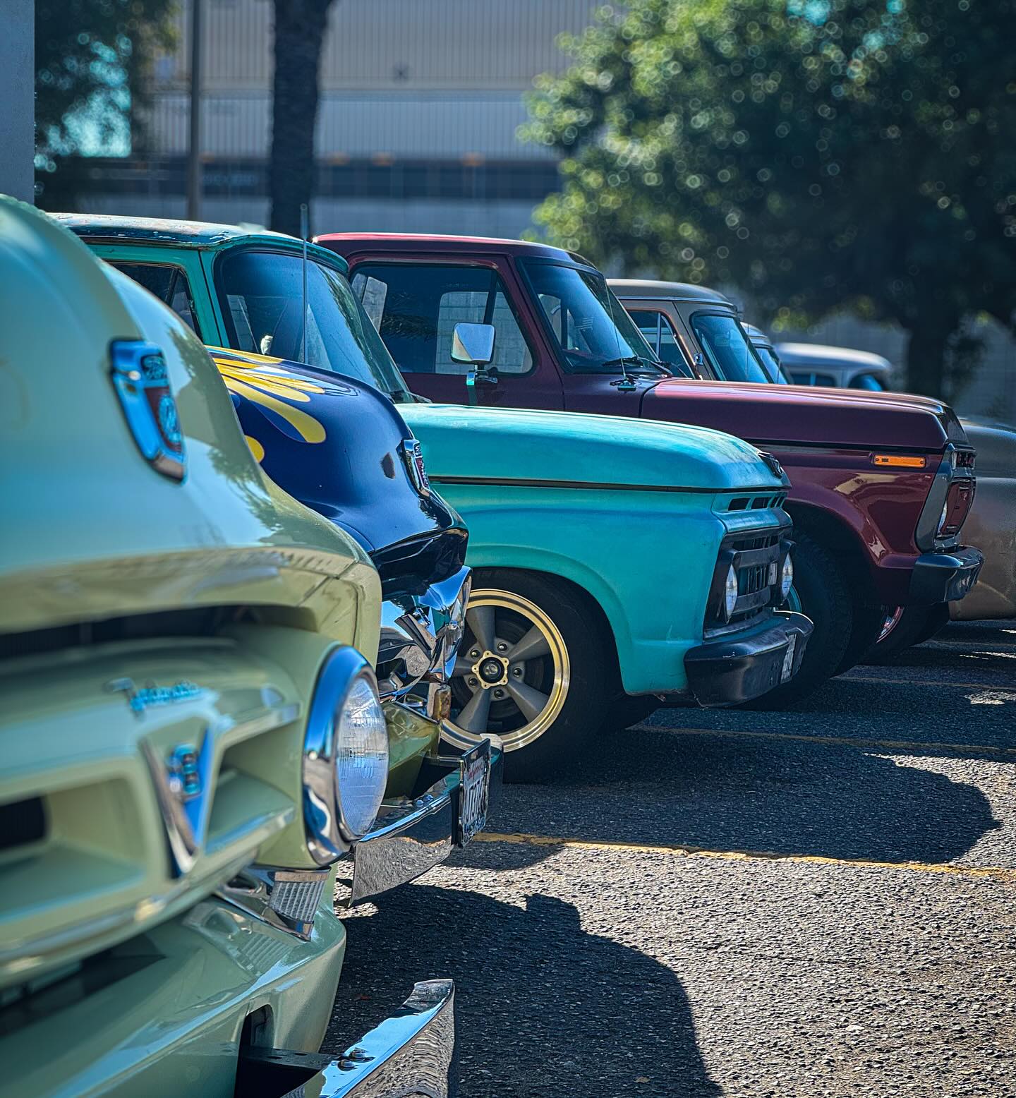 Nothing like a bad ass line up to kick off your weekend!
Thanks @robert_65_ for coming and checking out the meeting!
#f100 #f100syndicate #f100mob #f100custom #fordf100 #fomoco
48-50: #bonusbuilt #bonusbuiltford
51-52: #f100sharknose
53-56 #fatfender #fatfenderford
57-60 #f100fridge
61-66 #slicksixties #f100slick
62-66 #wrongbed
67-72 #Bumpside #bumpsidenation #bumpsideford
73-79 #dentside #dentsideford #dentside7379 #dentsidenation
80-83 #bullnose #bullnoseford
@pickupslimitedpv @pickipslimited @pul.oc @pickupslimitedsd
@hotf100