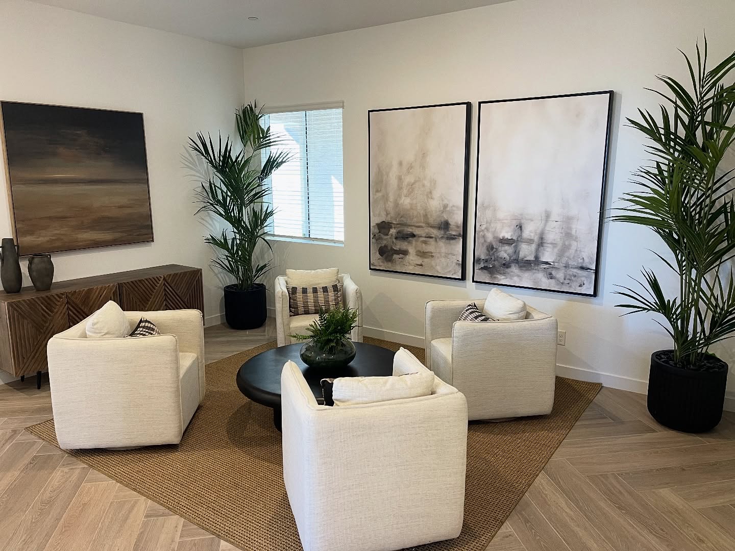 A nice little conversation set for this bonus space 🥃