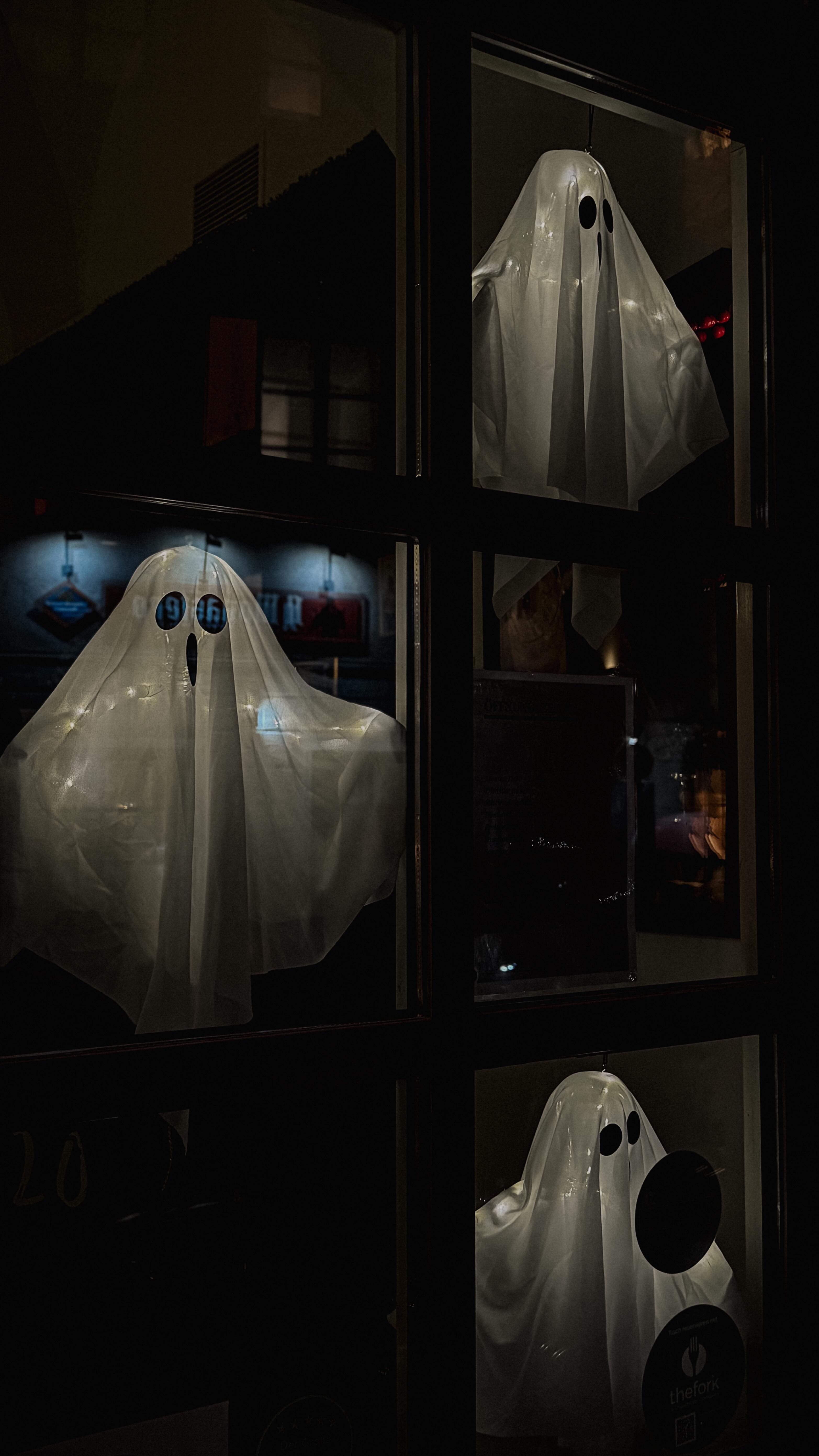 Too cute to spook – but our Deko sagt was anderes 👻
Genießt heute noch unsere Halloween Karte bevor wir morgen in den cozy November starten! Wir freuen uns auf euch!
#halloween #zwo20passau #restaurant #spookynight #dinner #dinnerwithfriends #passauliebe #wirfreuenunsaufeuch #teamworkmakesdreamwork