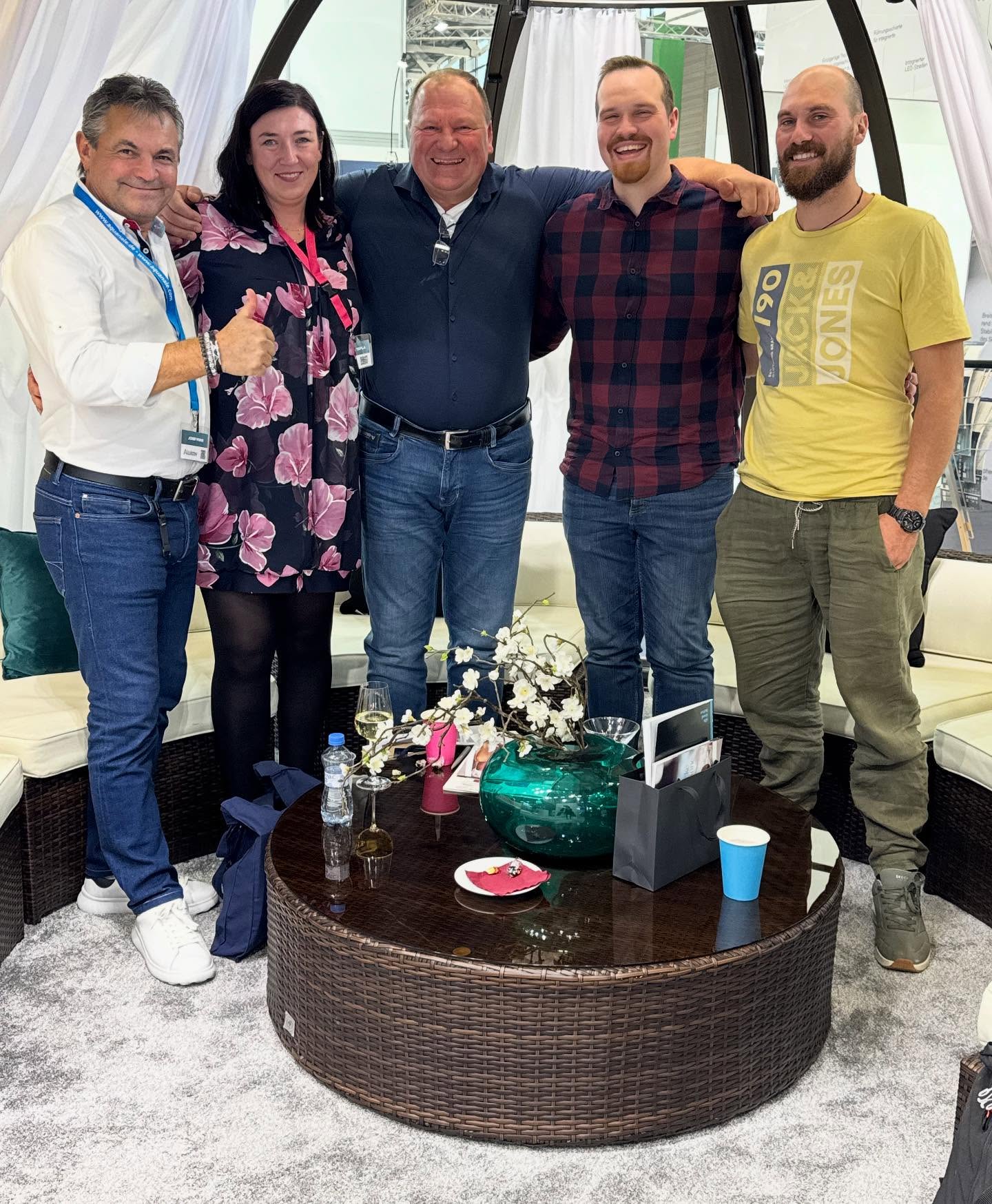 Gestern waren wir in Köln auf der Aquanale in Köln. Dort haben wir einige unserer langjährigen Partner besucht.
Es gibt einige Neuigkeiten die wir sehr spannend finden! 😍
#aquanale #köln #schwimmbadmesse #sauna #saunas #swimmingpools #swimmingpooldesign #oberpfalz #nürnbergerland #altdorf #outdoorliving #lovemyjob